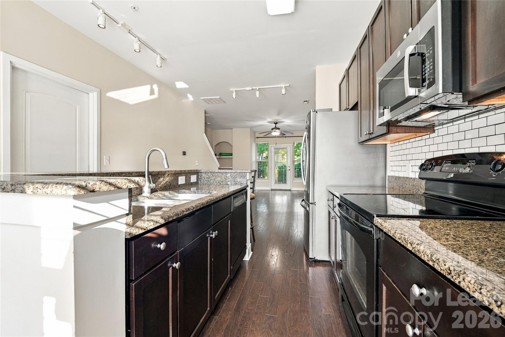 732 Seigle Point Drive Property Photo 17
