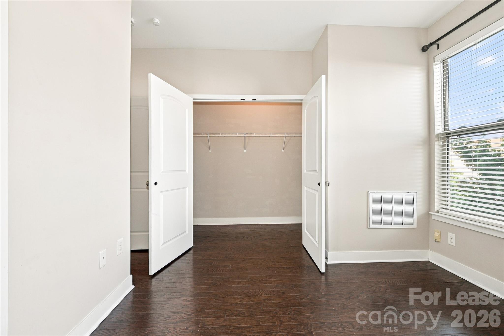 732 Seigle Point Drive Property Photo 25
