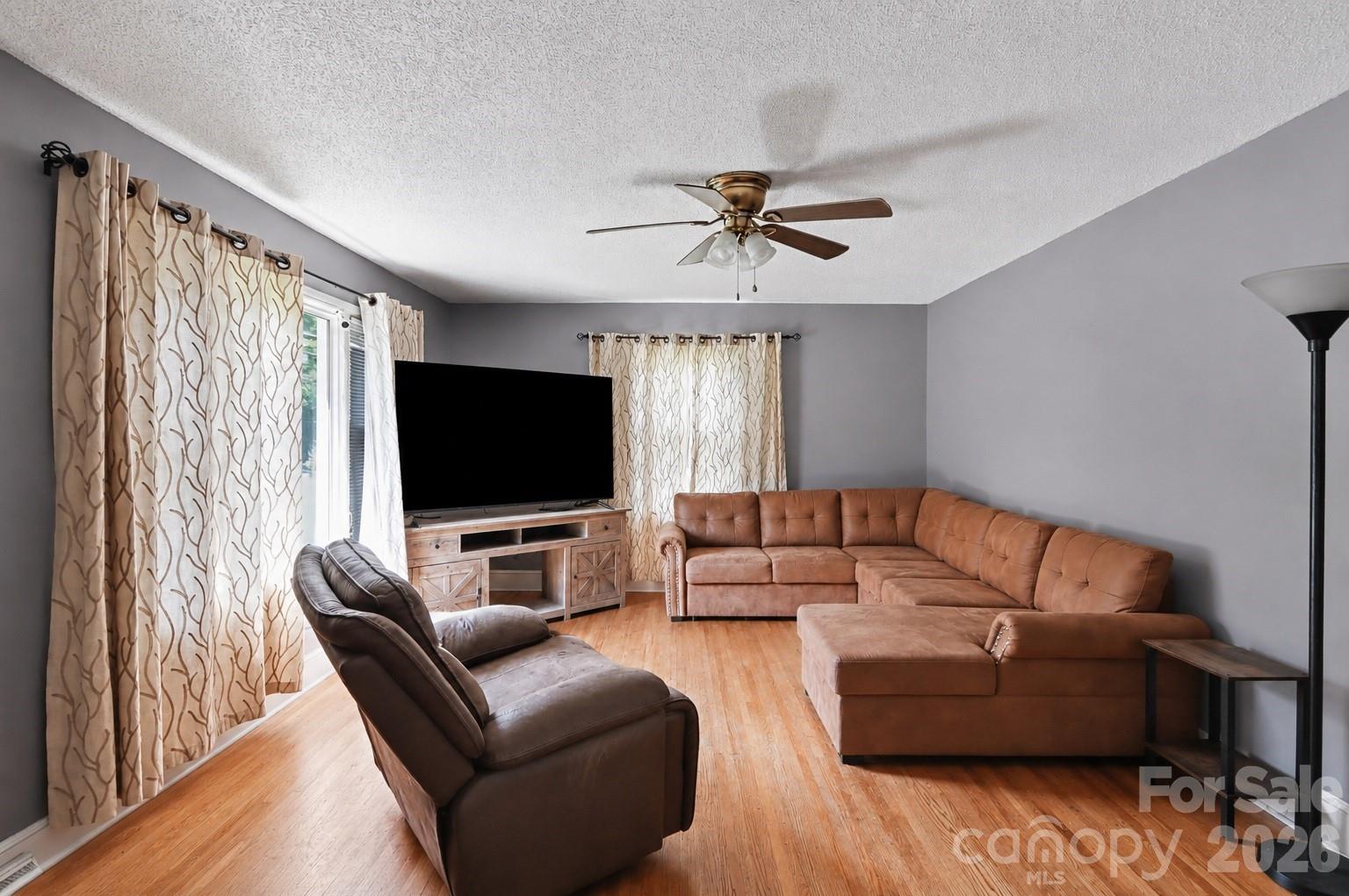 2900 Sam Newell Road Property Photo 4