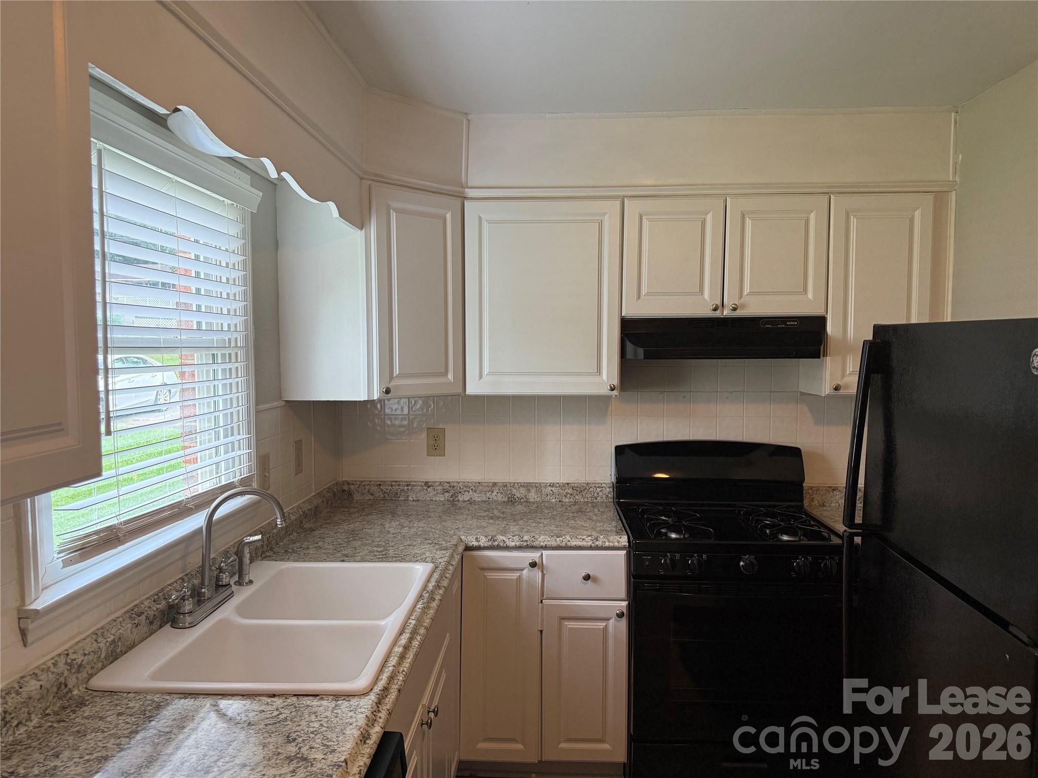 900 Junius Street D Property Photo 1