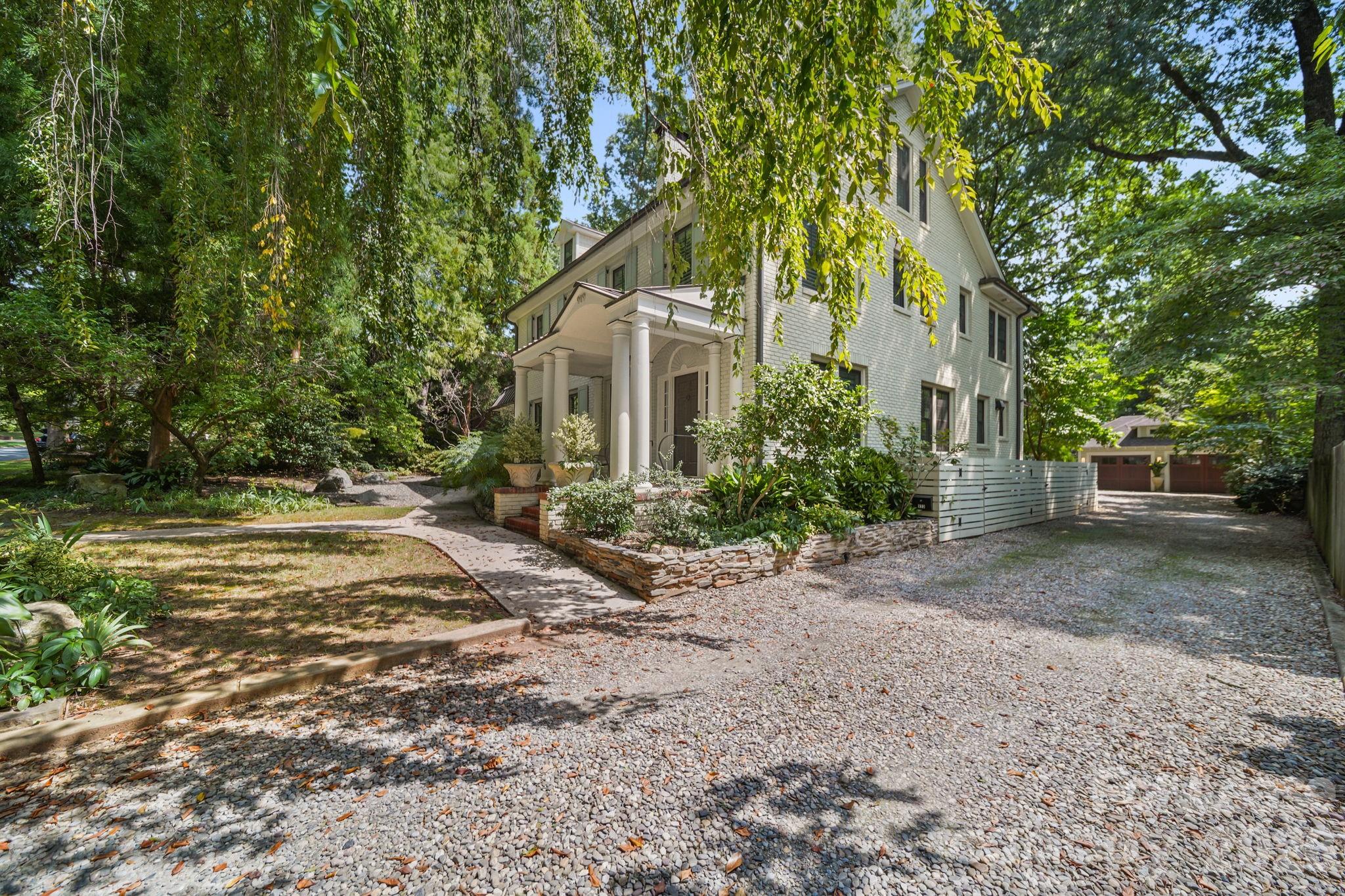 923 Henley Place Property Photo 2