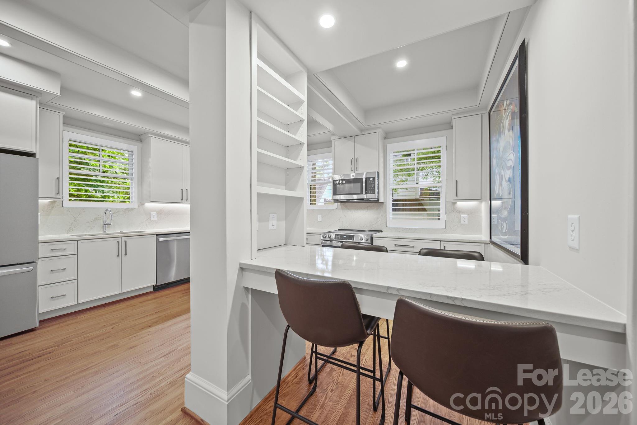 923 Henley Place Property Photo 8