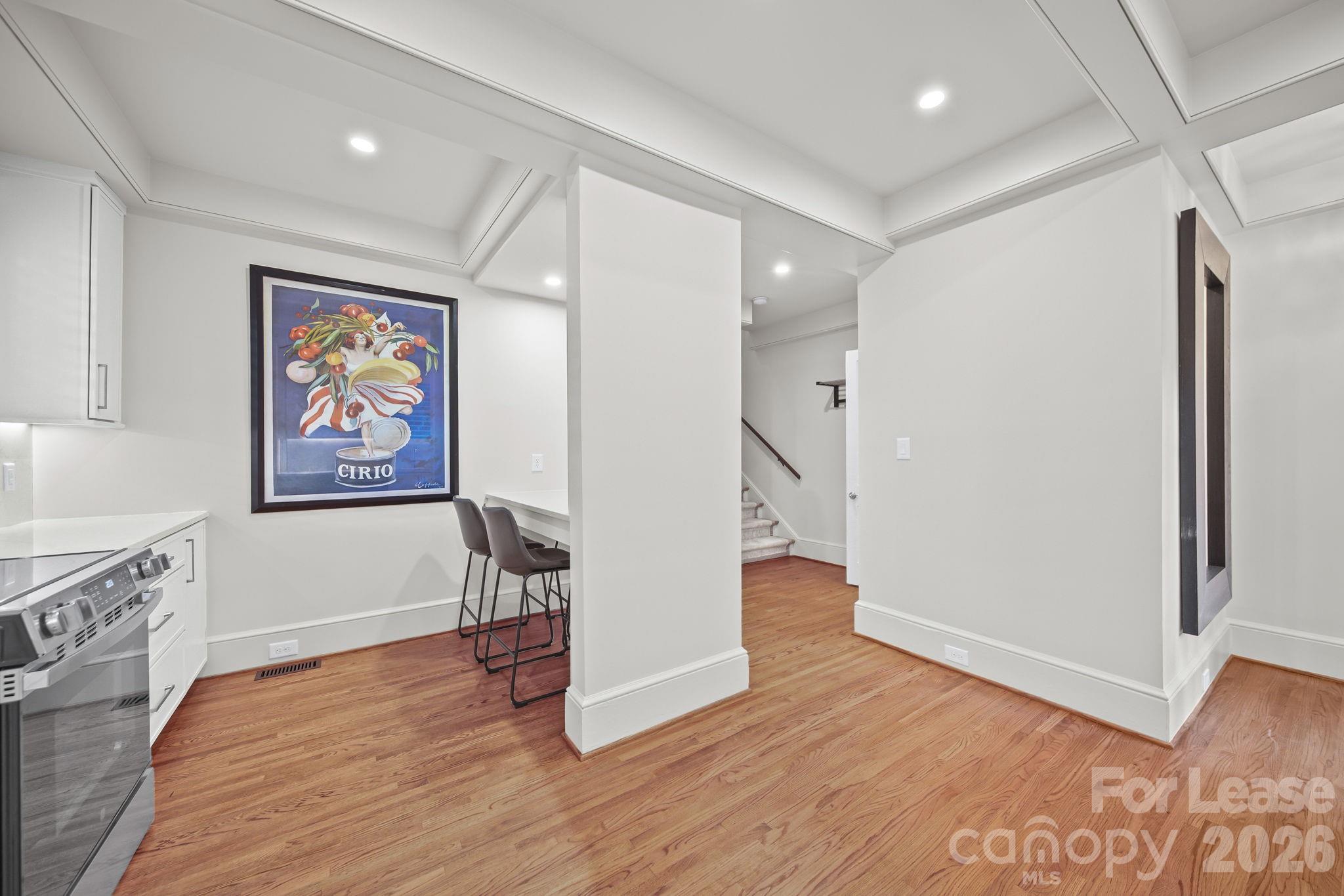 923 Henley Place Property Photo 9