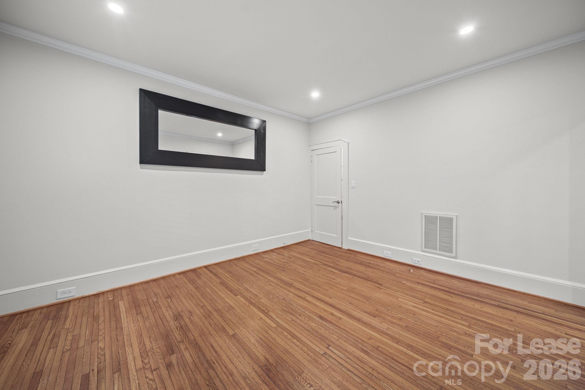 923 Henley Place Property Photo 13