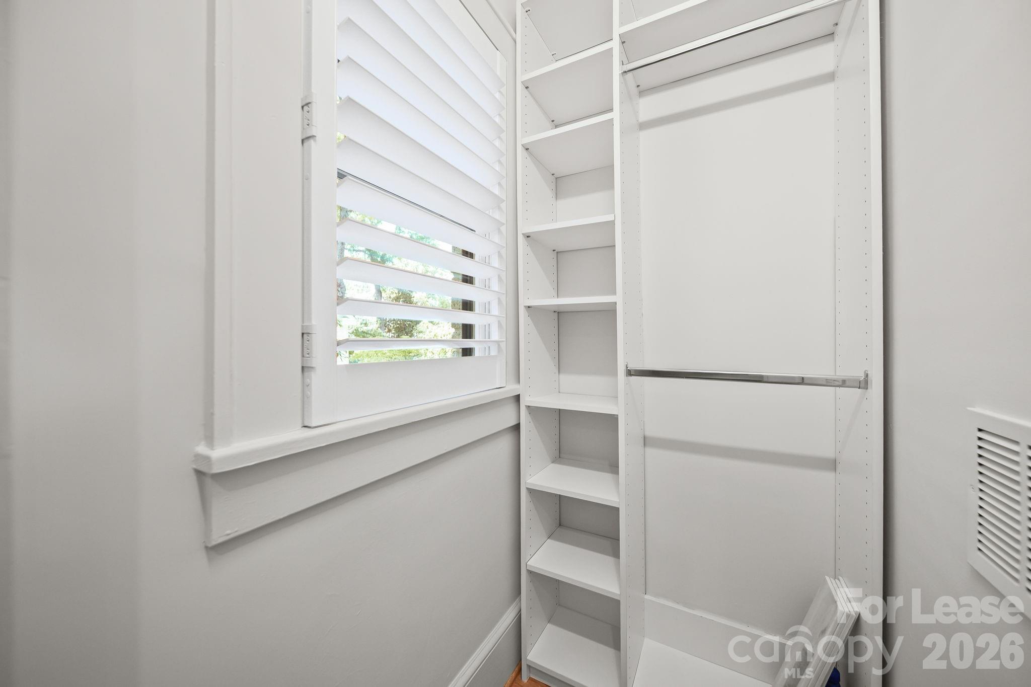 923 Henley Place Property Photo 20