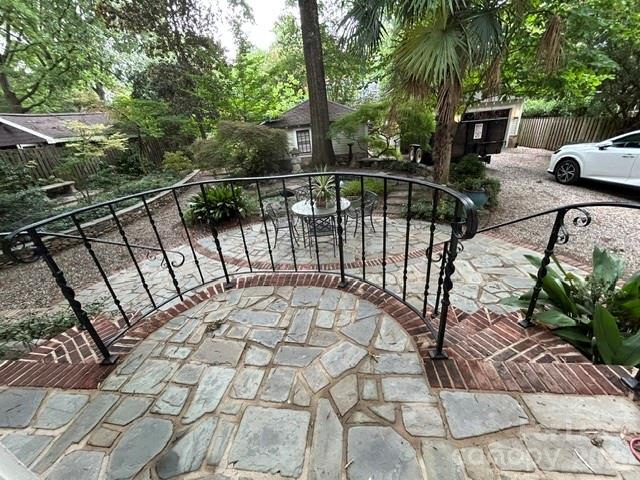 923 Henley Place Property Photo 29