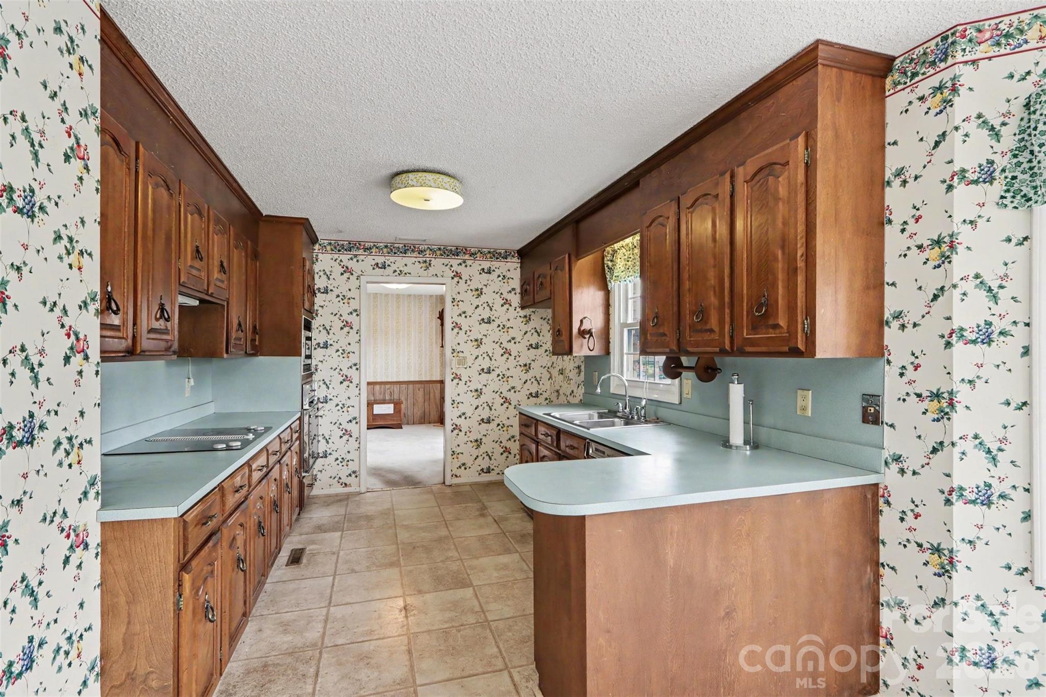1018 Rembrandt Drive Property Photo 17