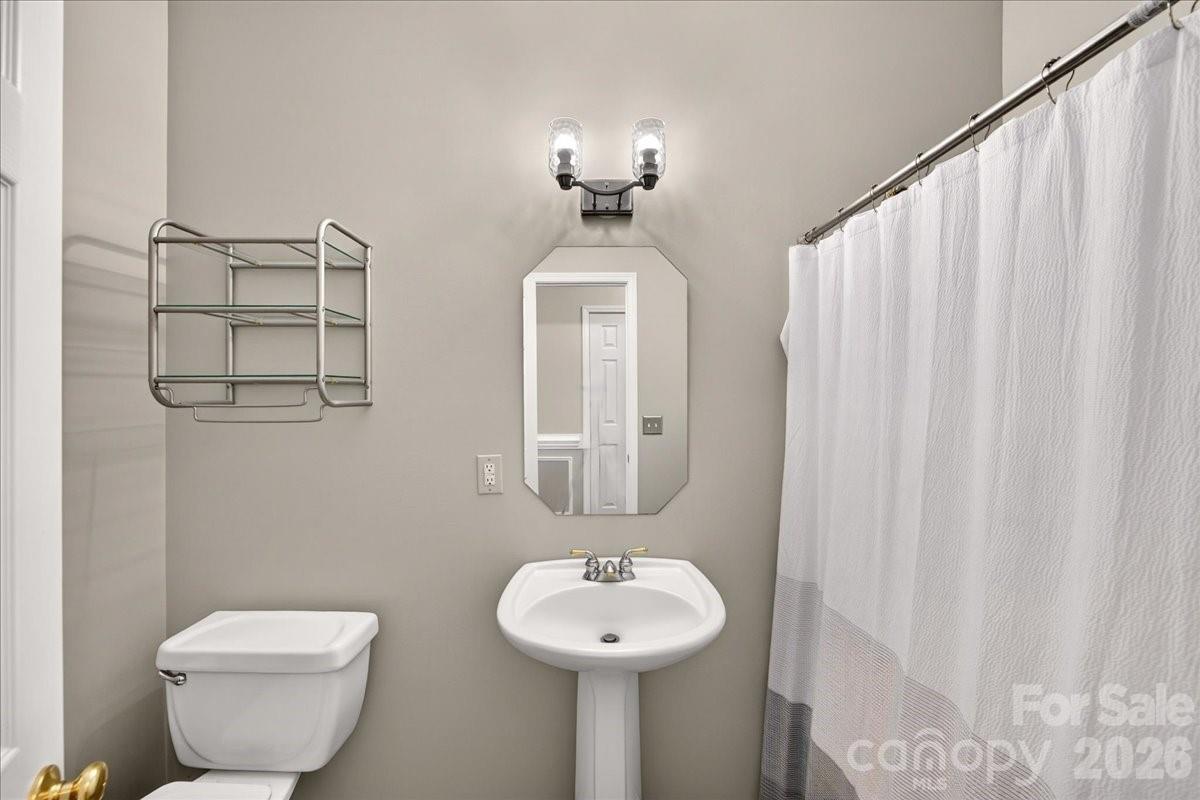 6200 Greengate Lane Property Photo 8