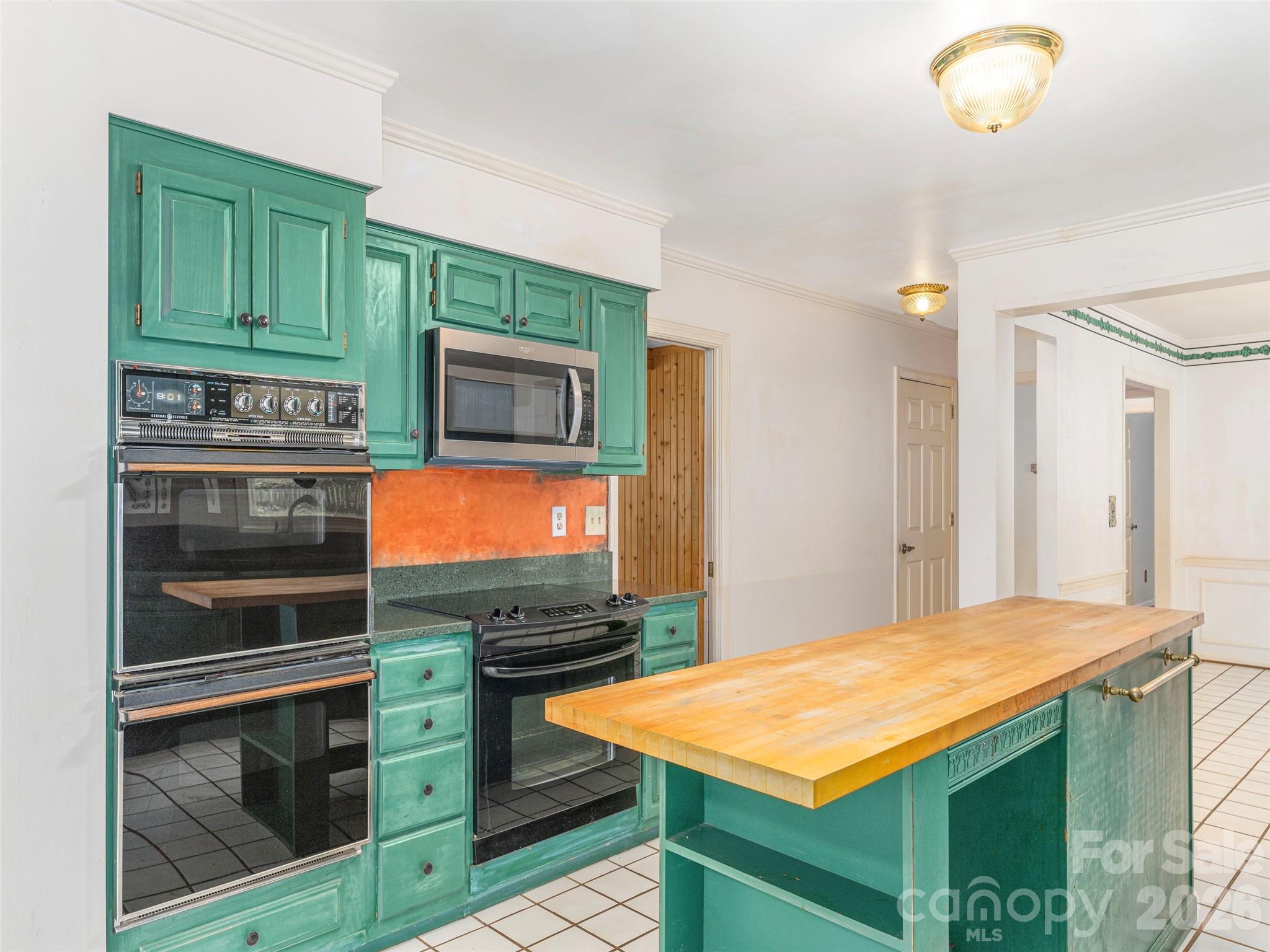 200 Heathcote Road Property Photo 13