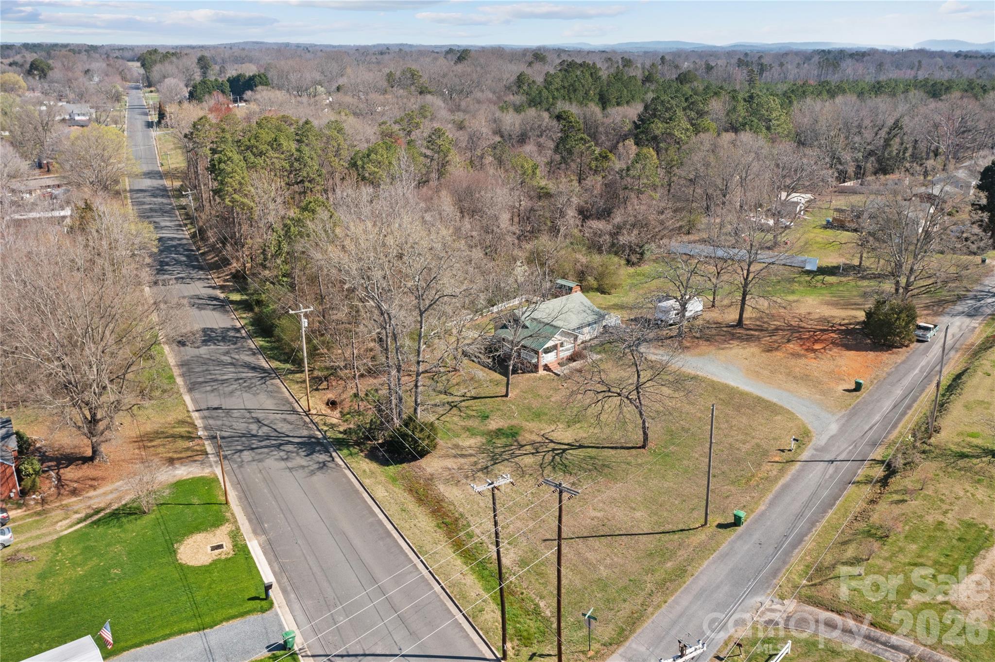 404 Moss Springs Road Property Photo 2