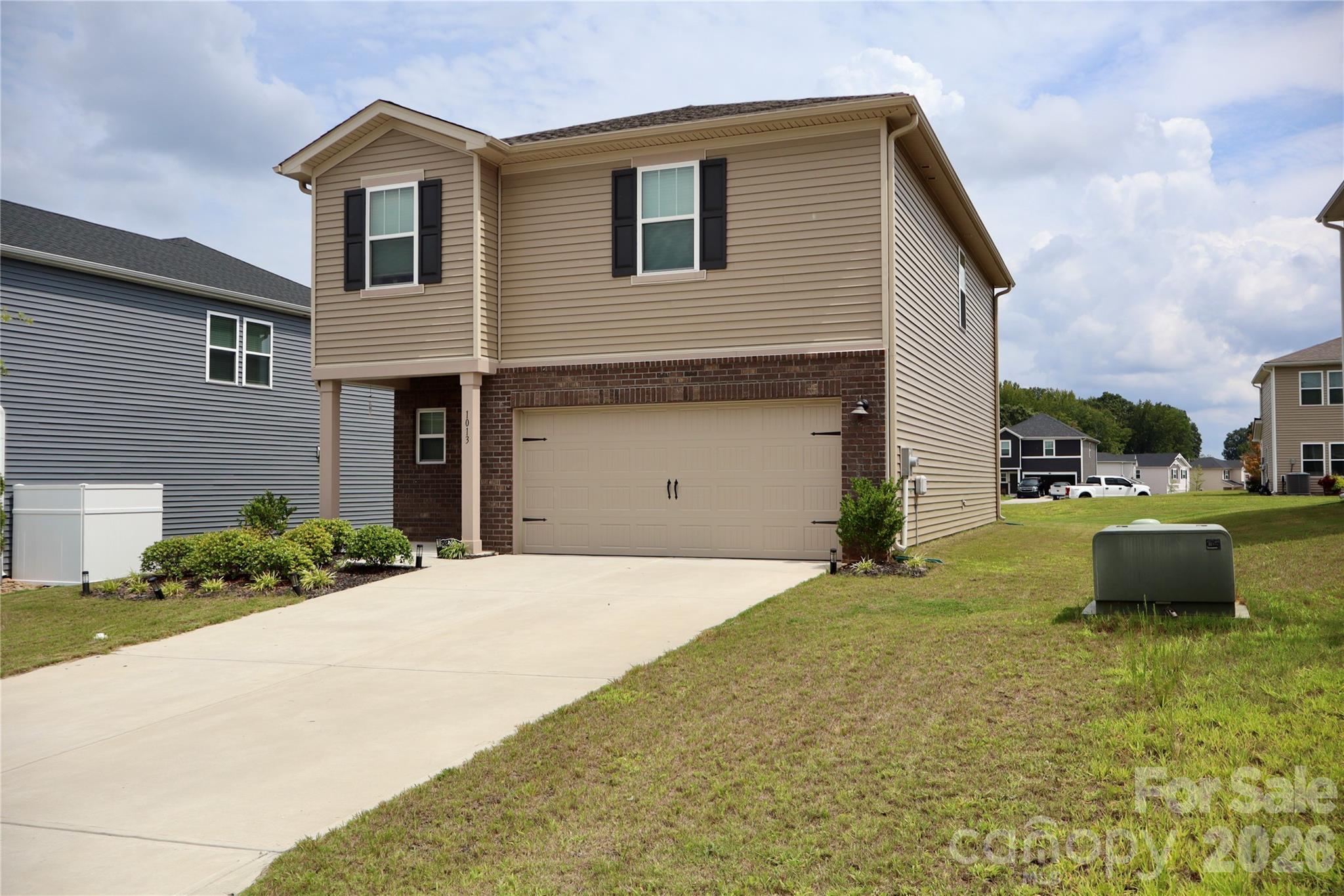 1013 Harry Court Property Photo 2