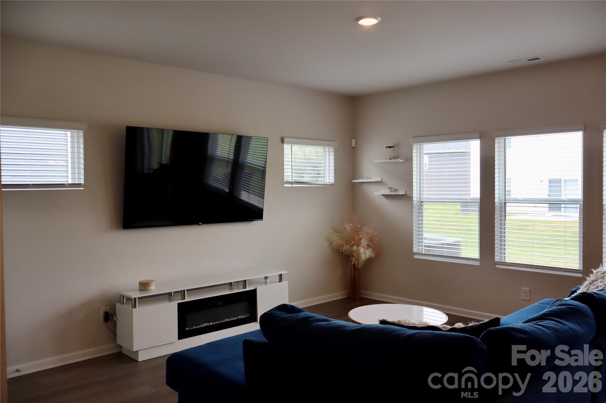 1013 Harry Court Property Photo 6