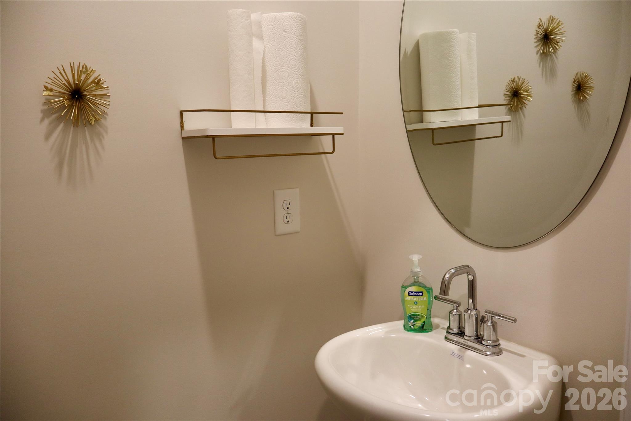 1013 Harry Court Property Photo 12