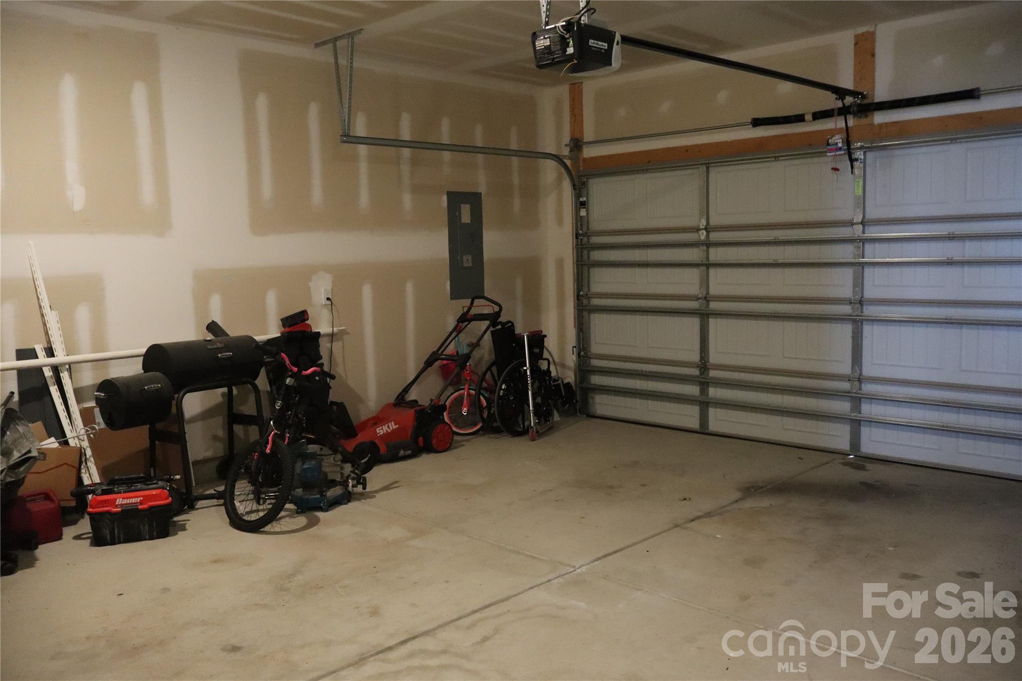 1013 Harry Court Property Photo 30