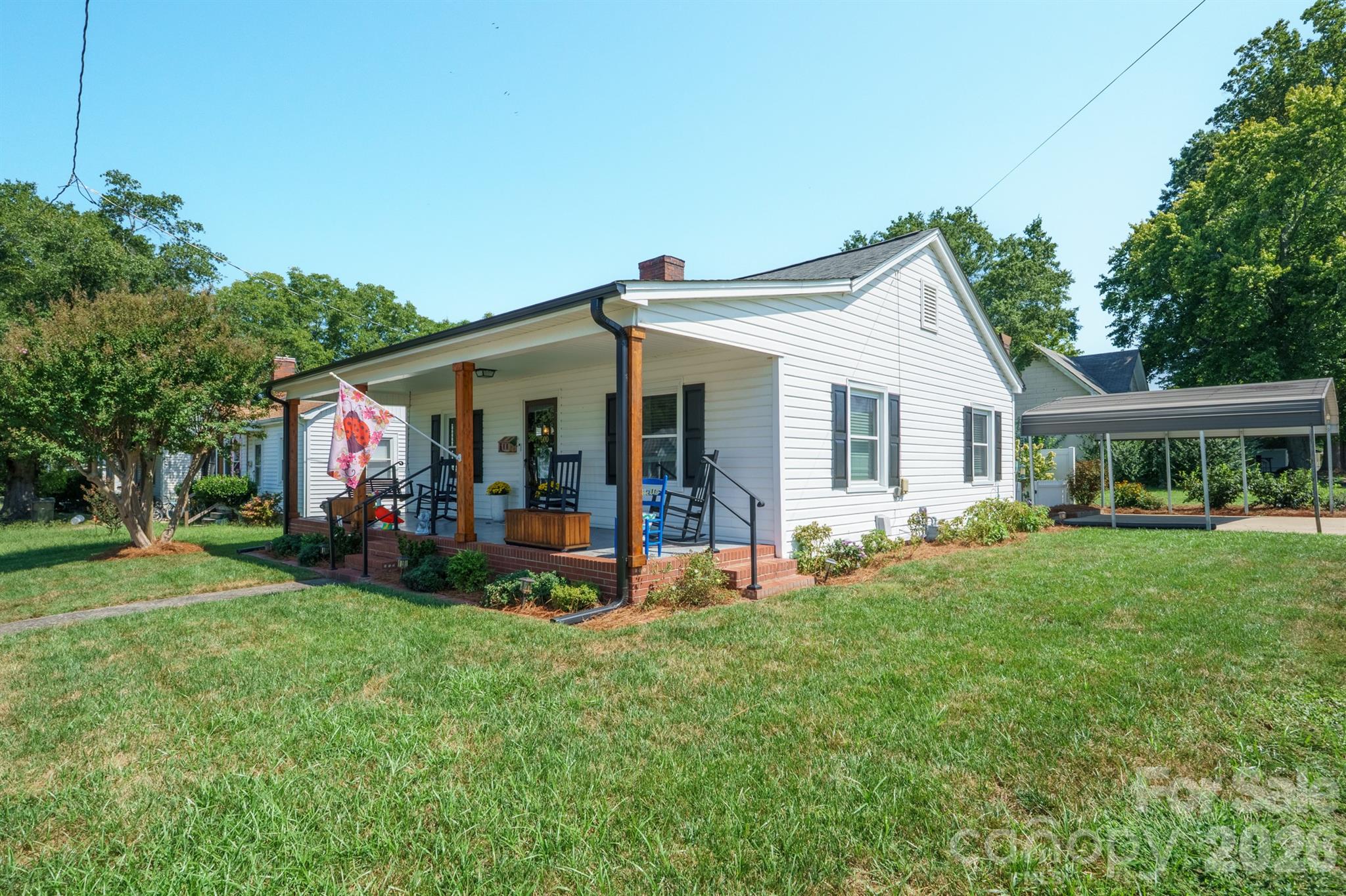 500 N Elm Street Property Photo 1