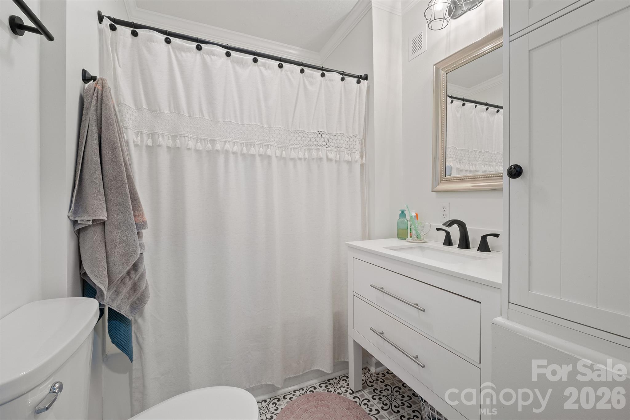 500 N Elm Street Property Photo 13