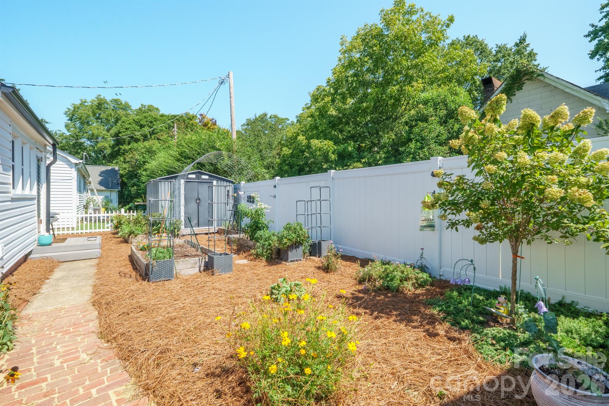 500 N Elm Street Property Photo 21