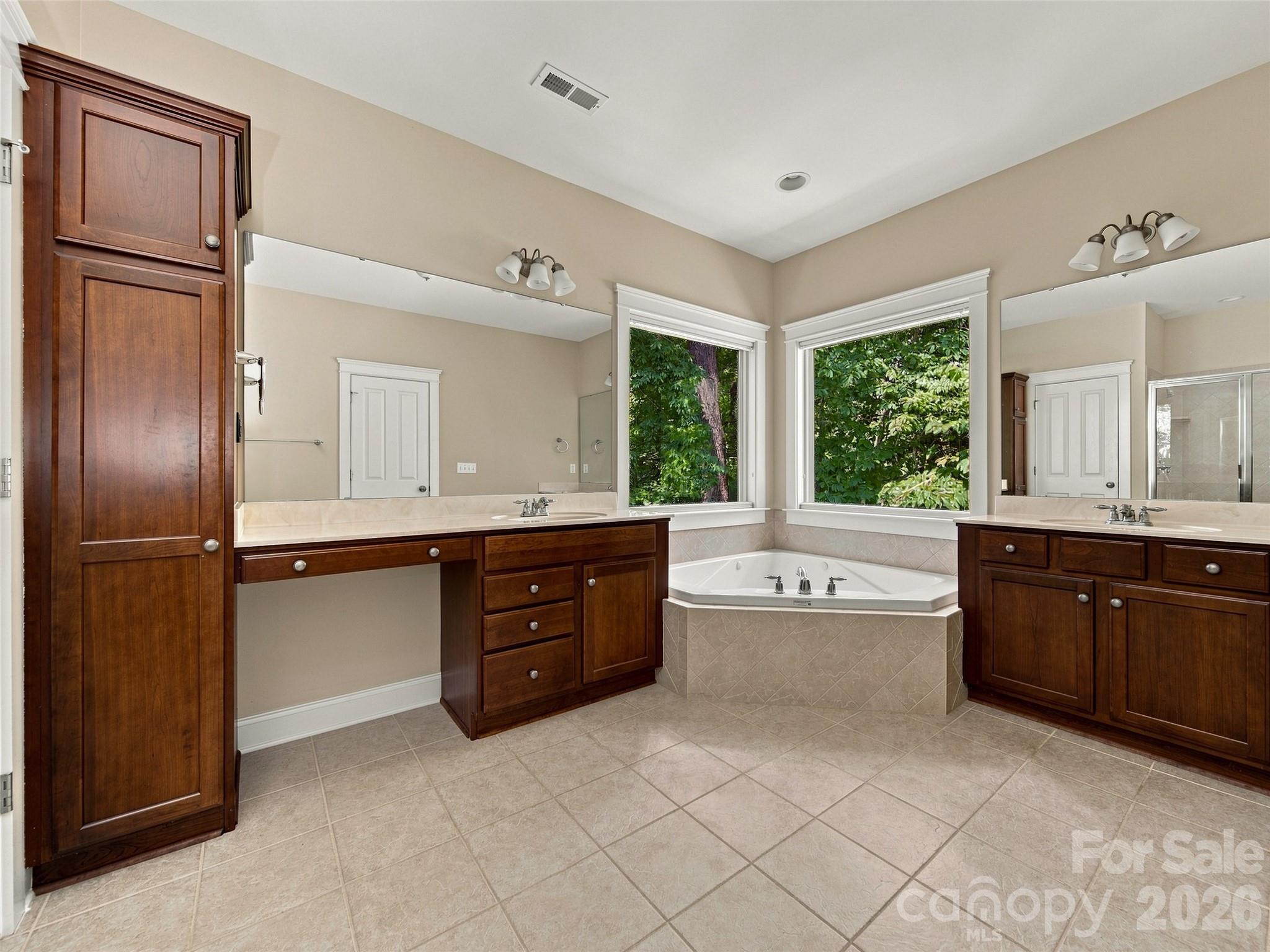 24 Greenwells Glory Drive Property Photo 18