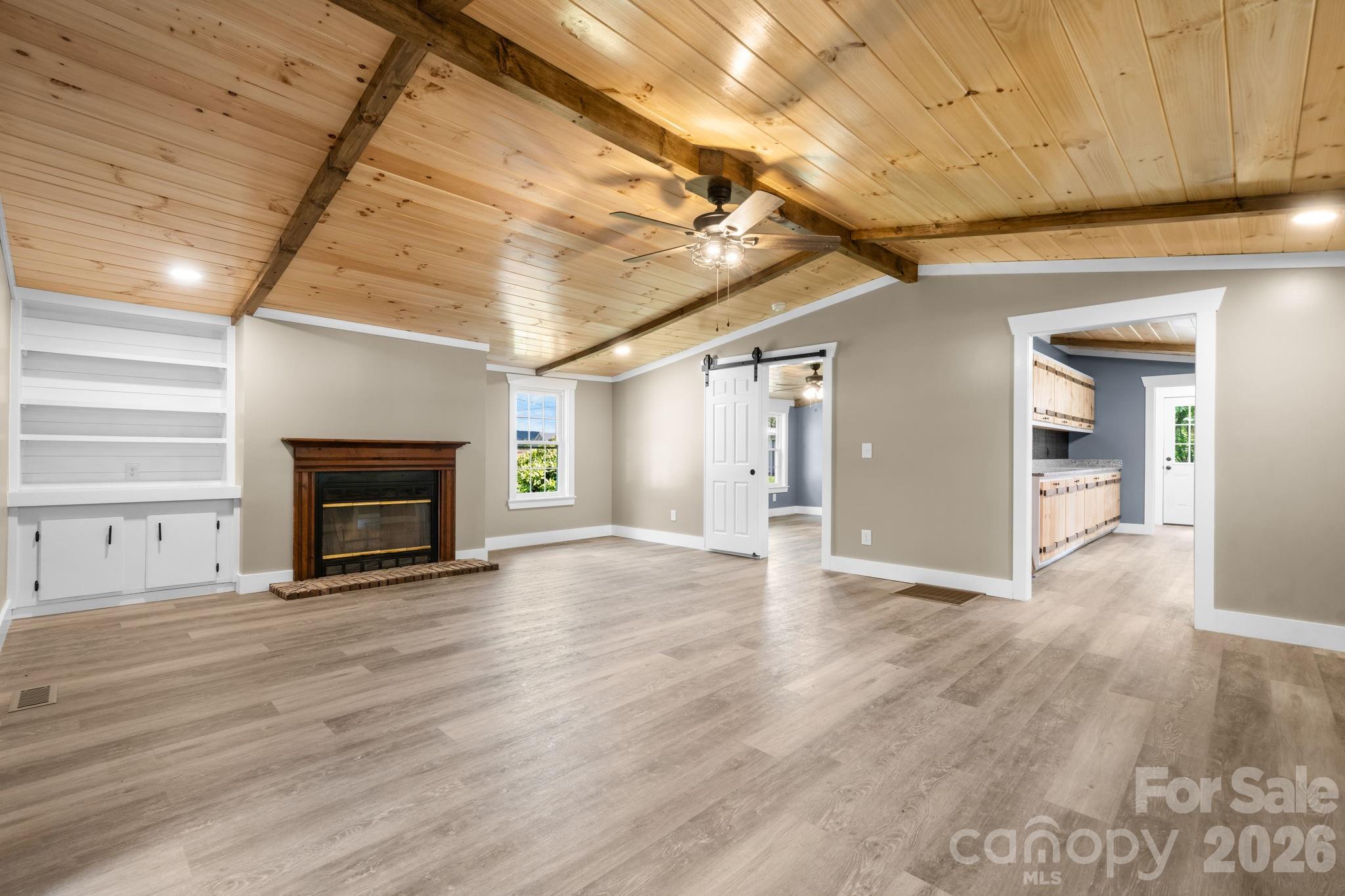 160 Green Street Property Photo 2