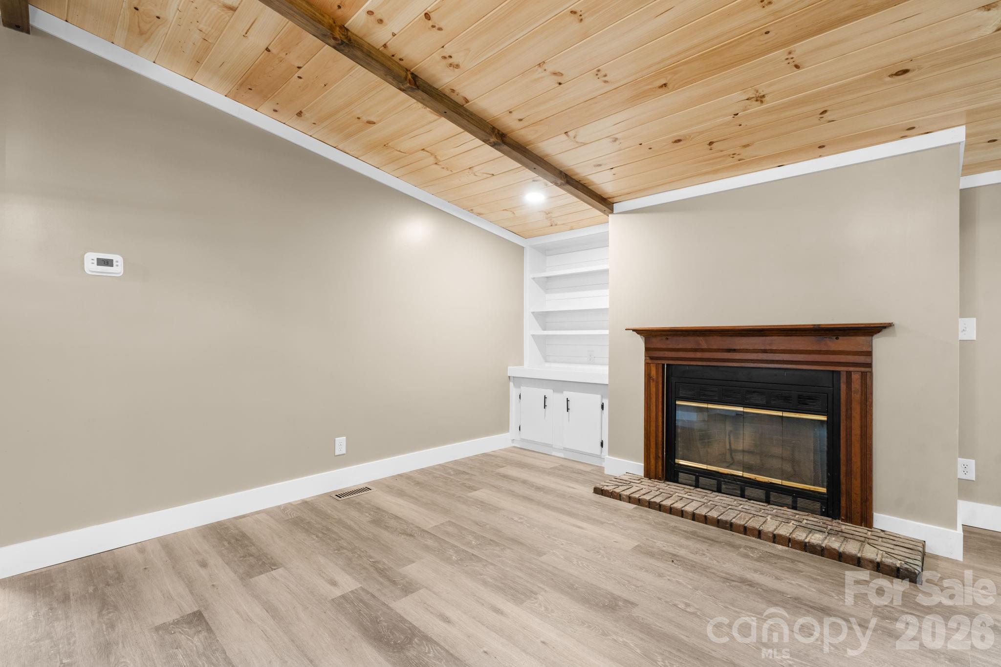 160 Green Street Property Photo 3