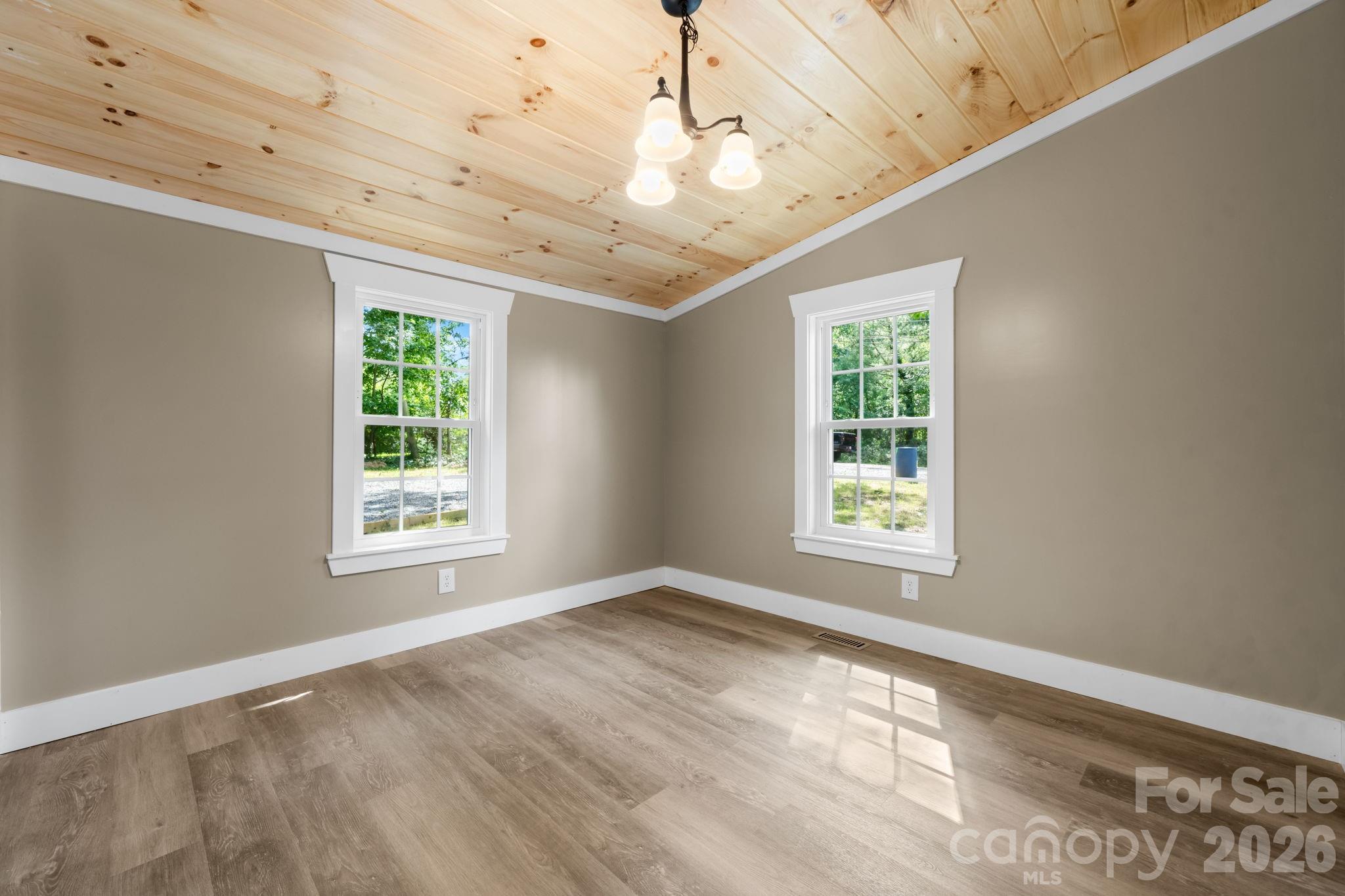160 Green Street Property Photo 7