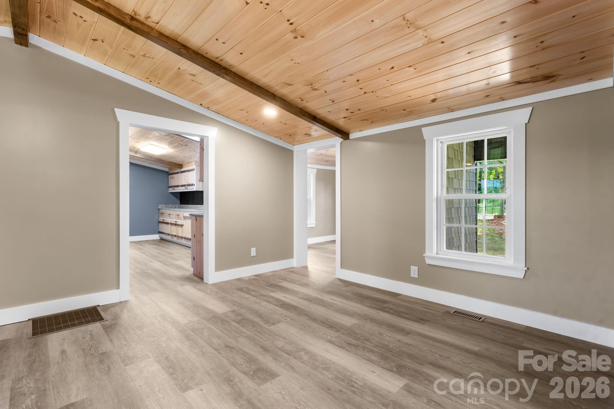 160 Green Street Property Photo 9