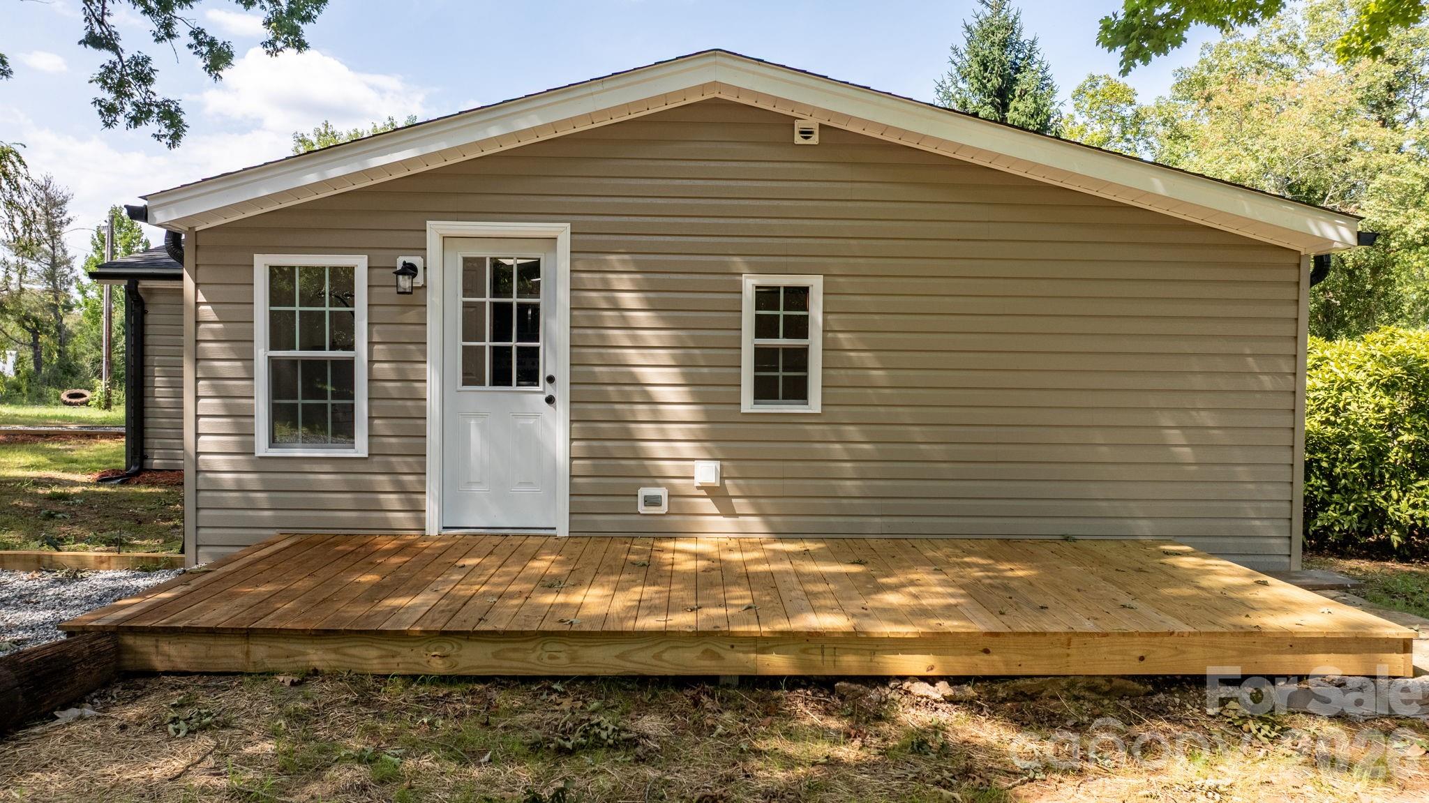 160 Green Street Property Photo 23