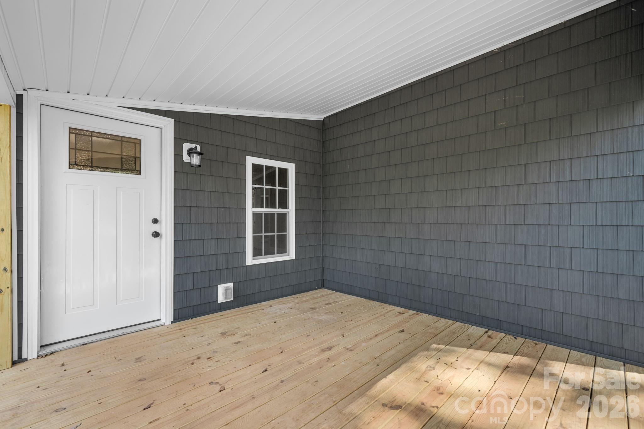 160 Green Street Property Photo 28
