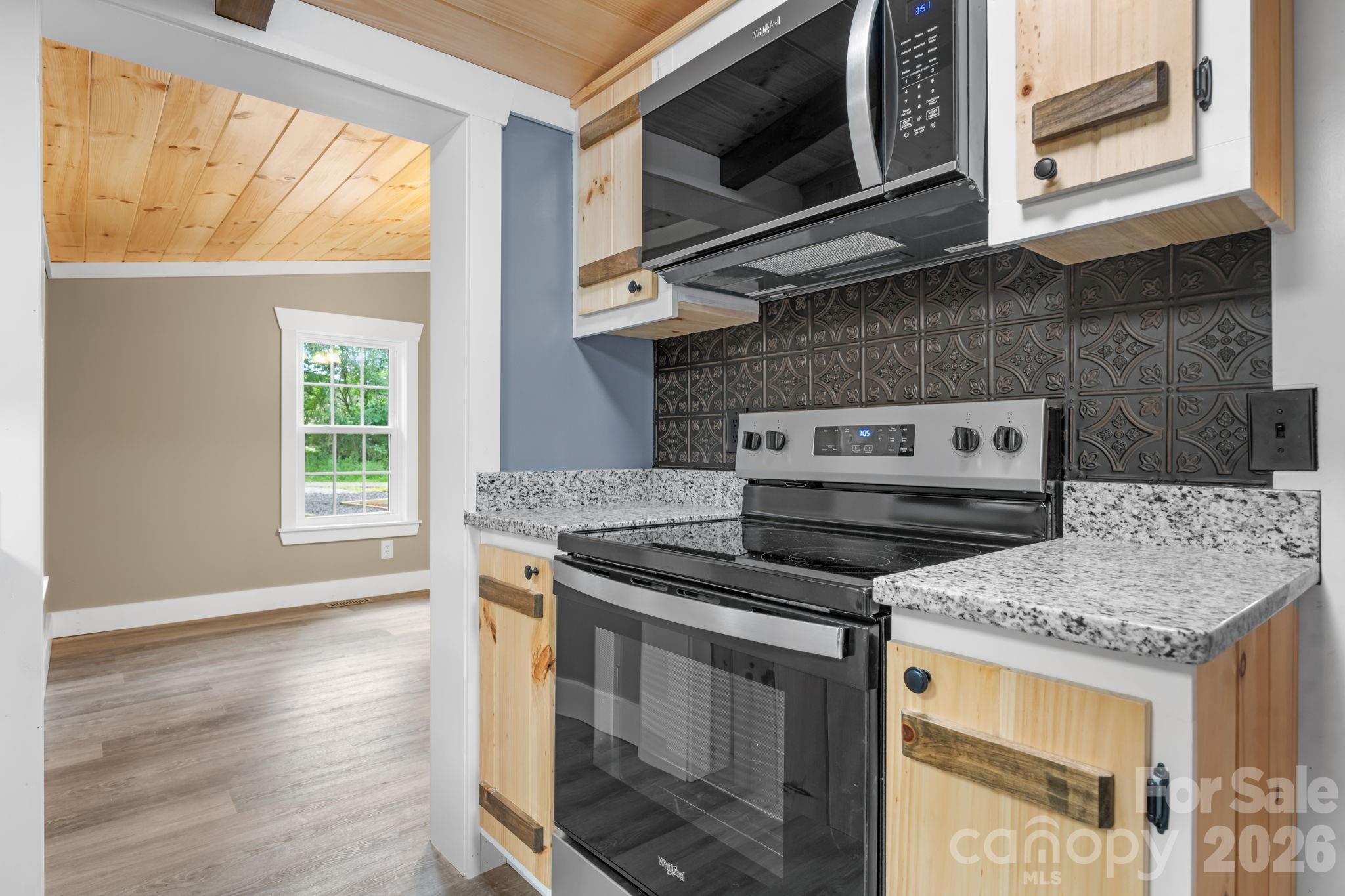 160 Green Street Property Photo 33