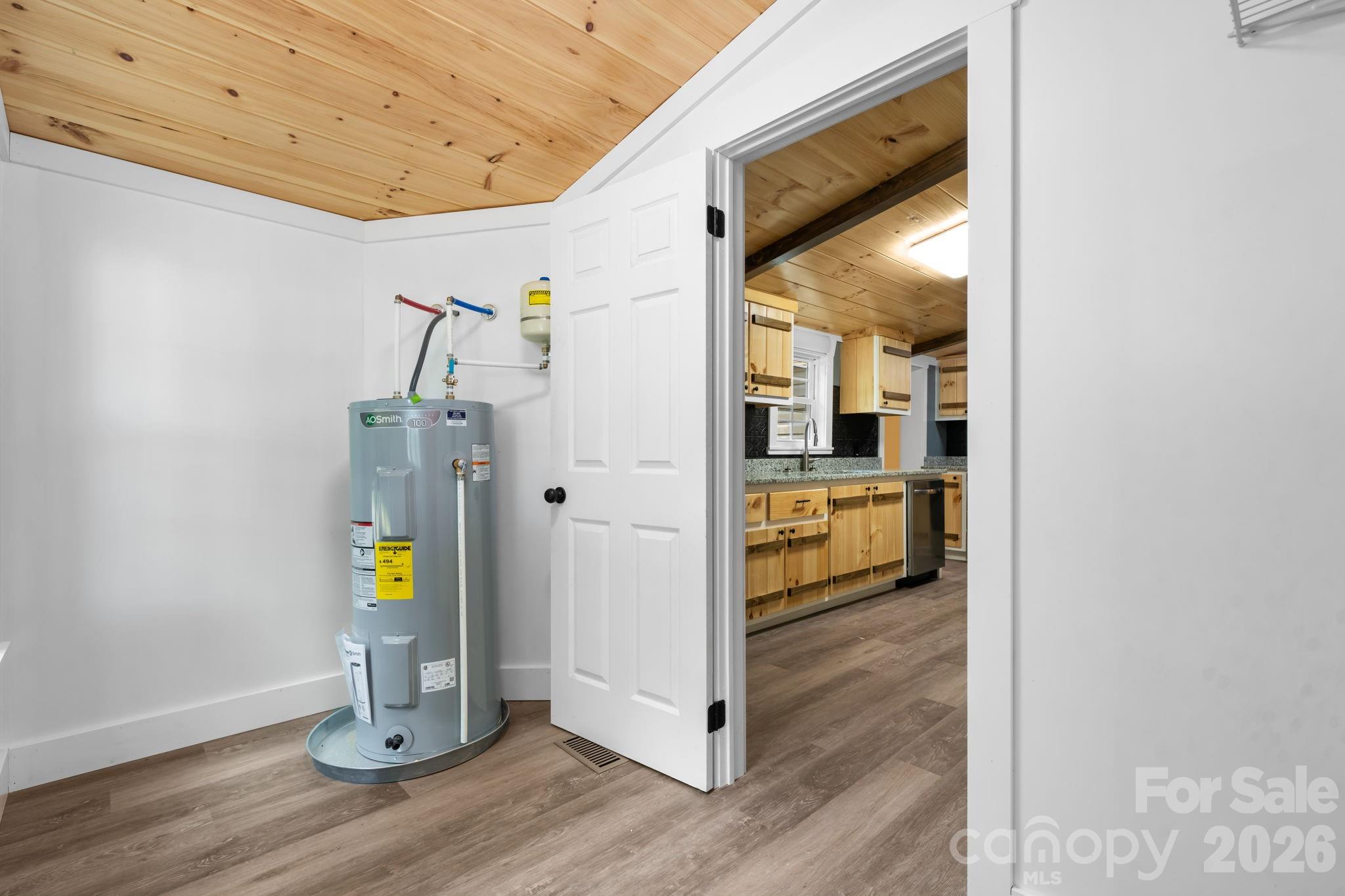 160 Green Street Property Photo 35