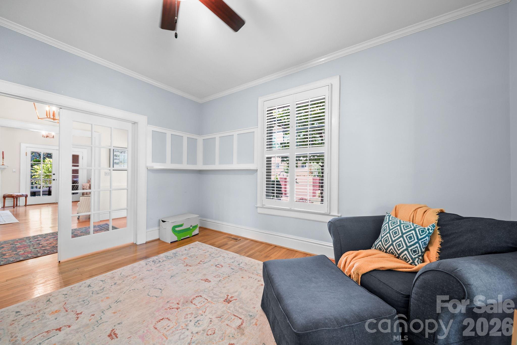 424 S York Street Property Photo 5