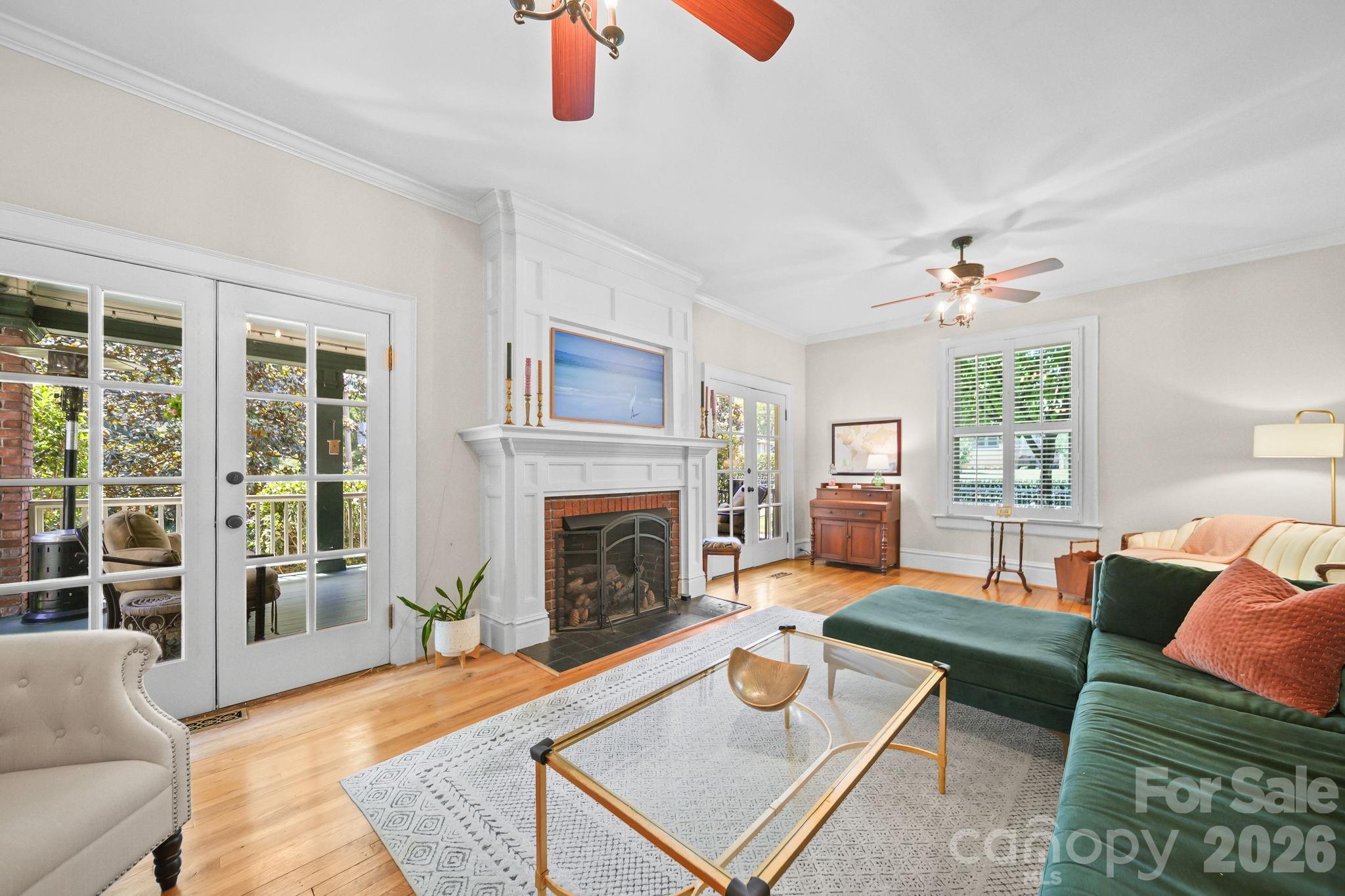 424 S York Street Property Photo 7