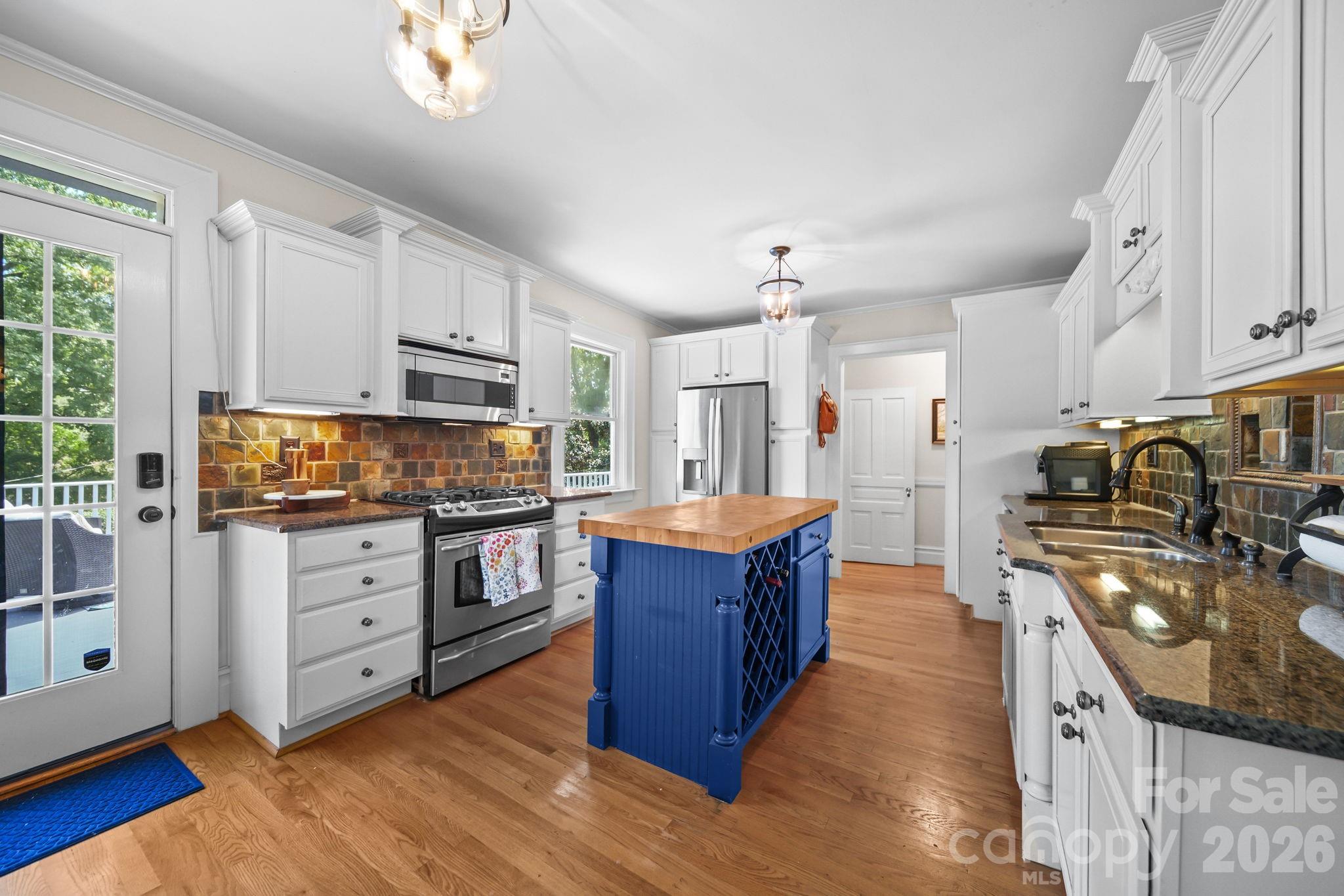 424 S York Street Property Photo 10