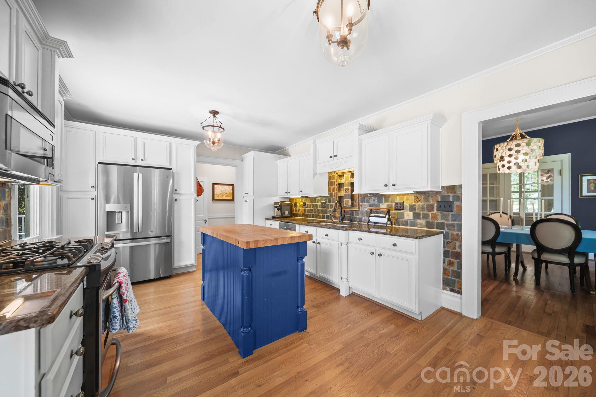 424 S York Street Property Photo 11