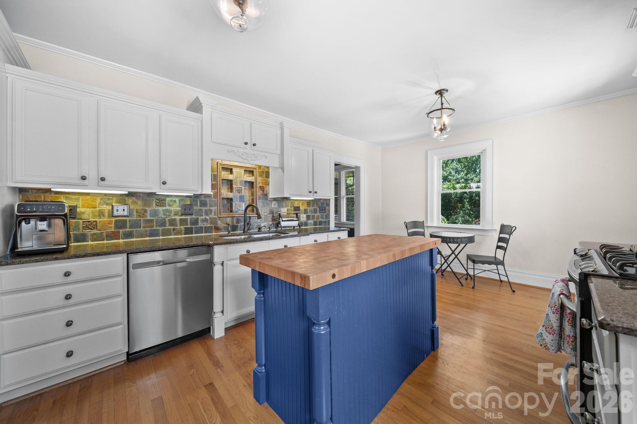 424 S York Street Property Photo 12