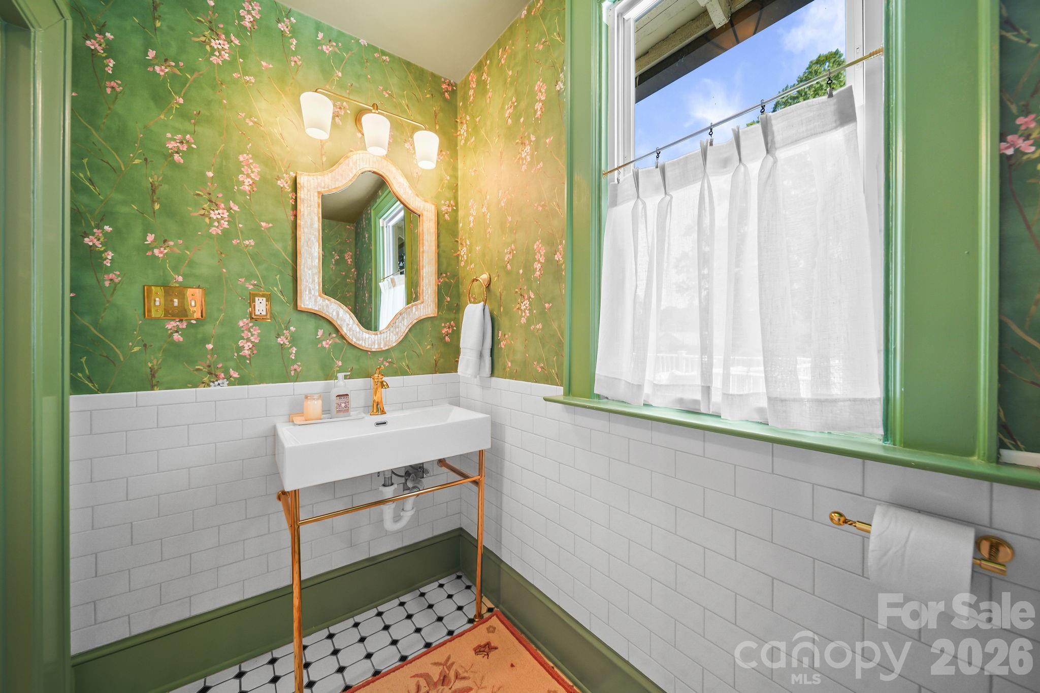 424 S York Street Property Photo 16