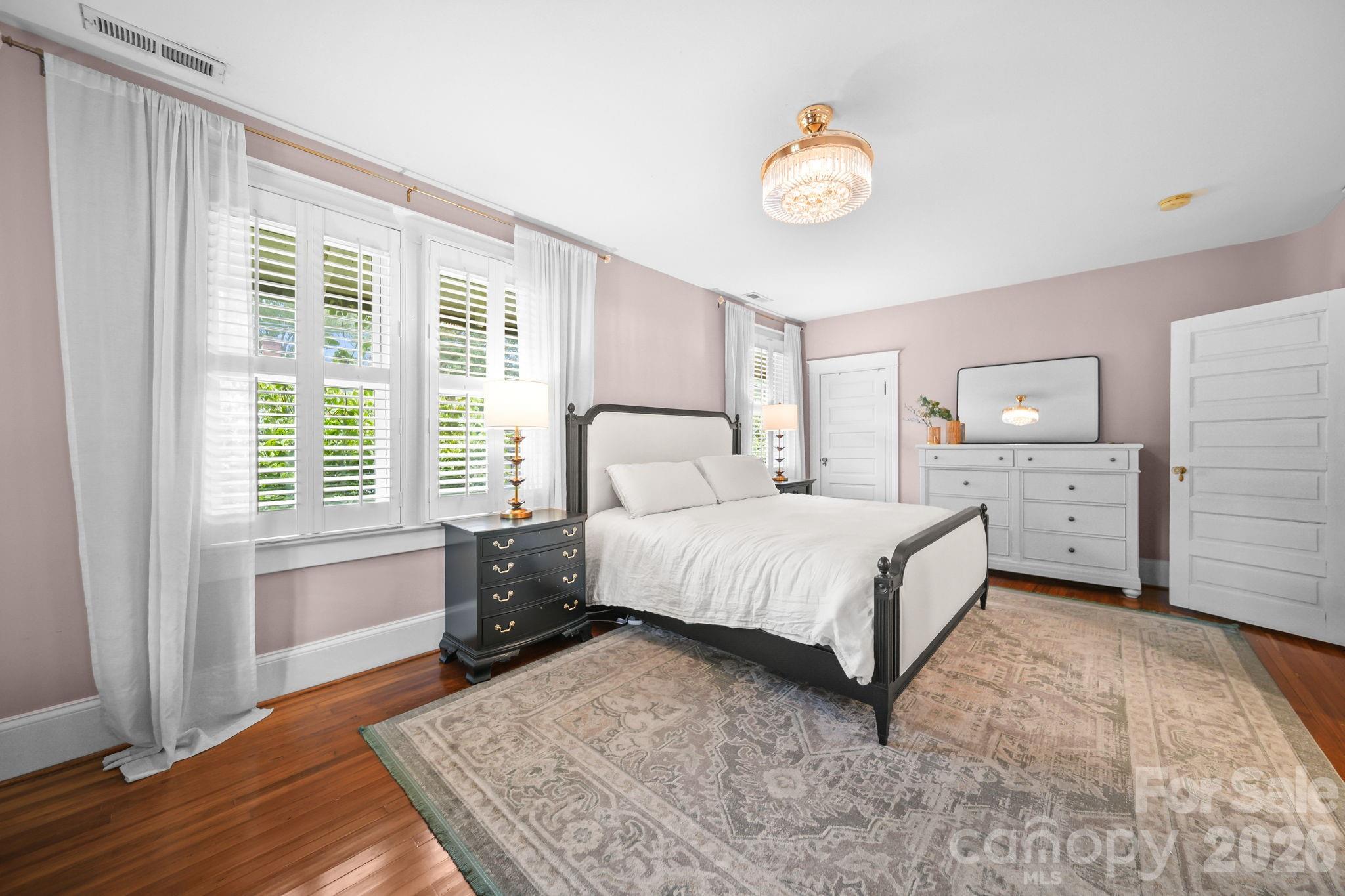 424 S York Street Property Photo 19