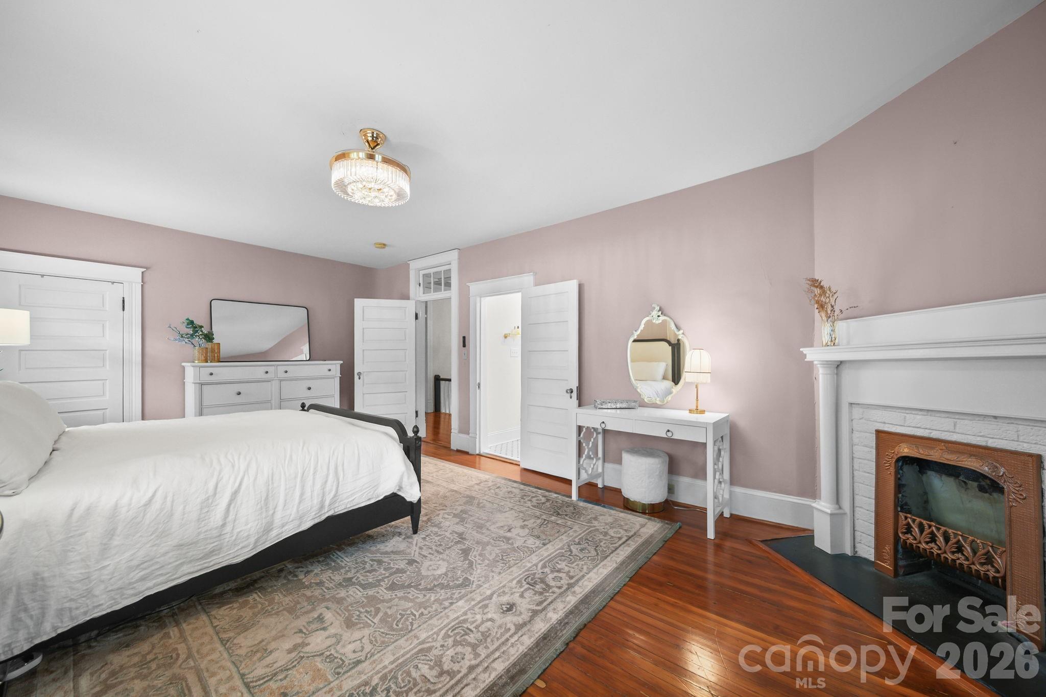 424 S York Street Property Photo 20