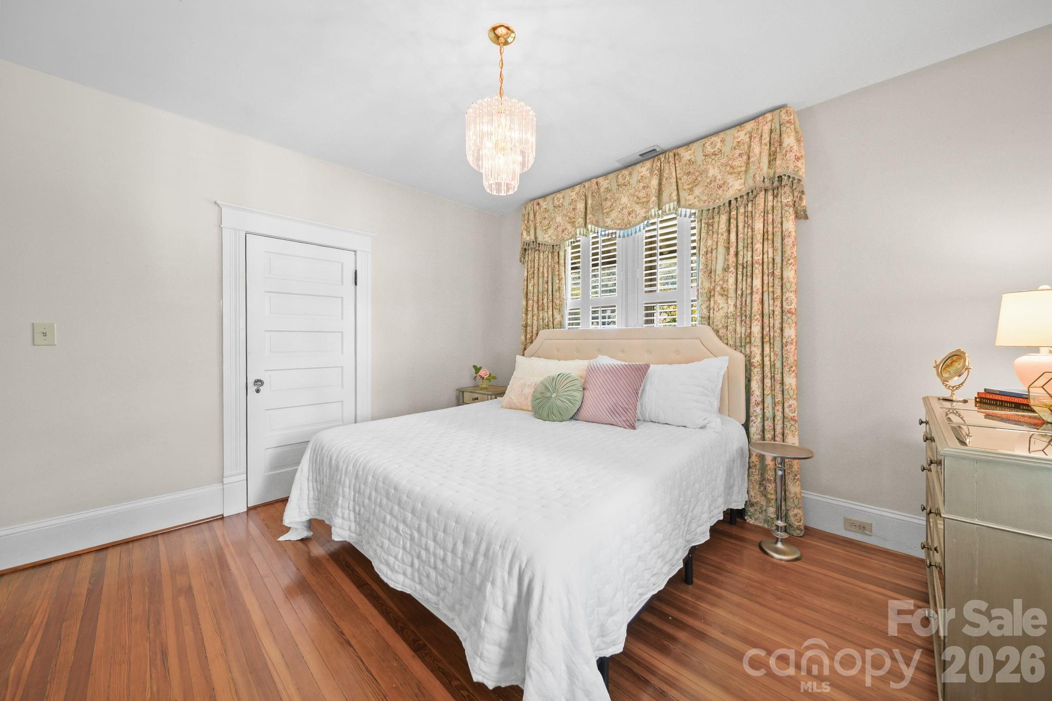 424 S York Street Property Photo 23