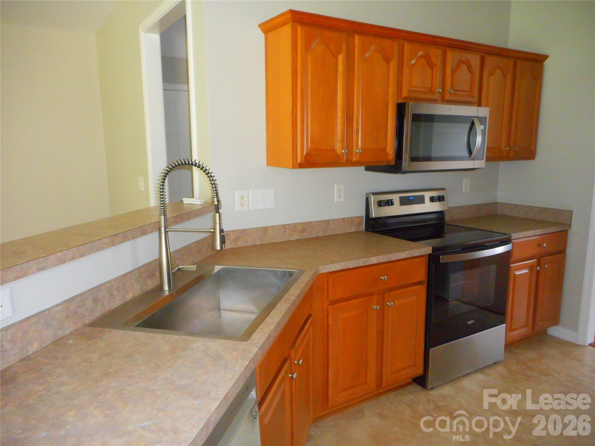 1018 Fountainbrook Drive Property Photo 7