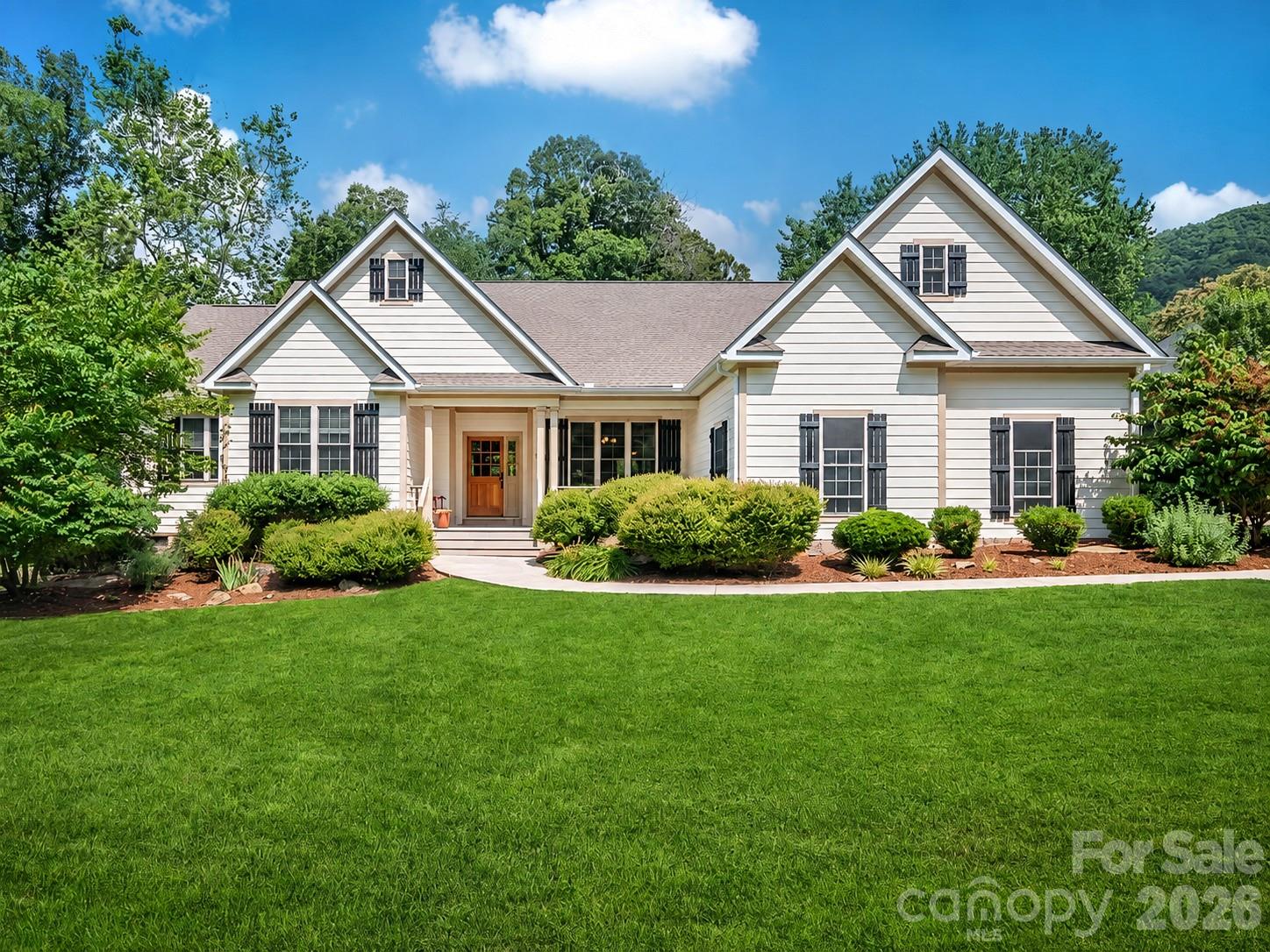 122 Twin Courts Drive Property Photo 1