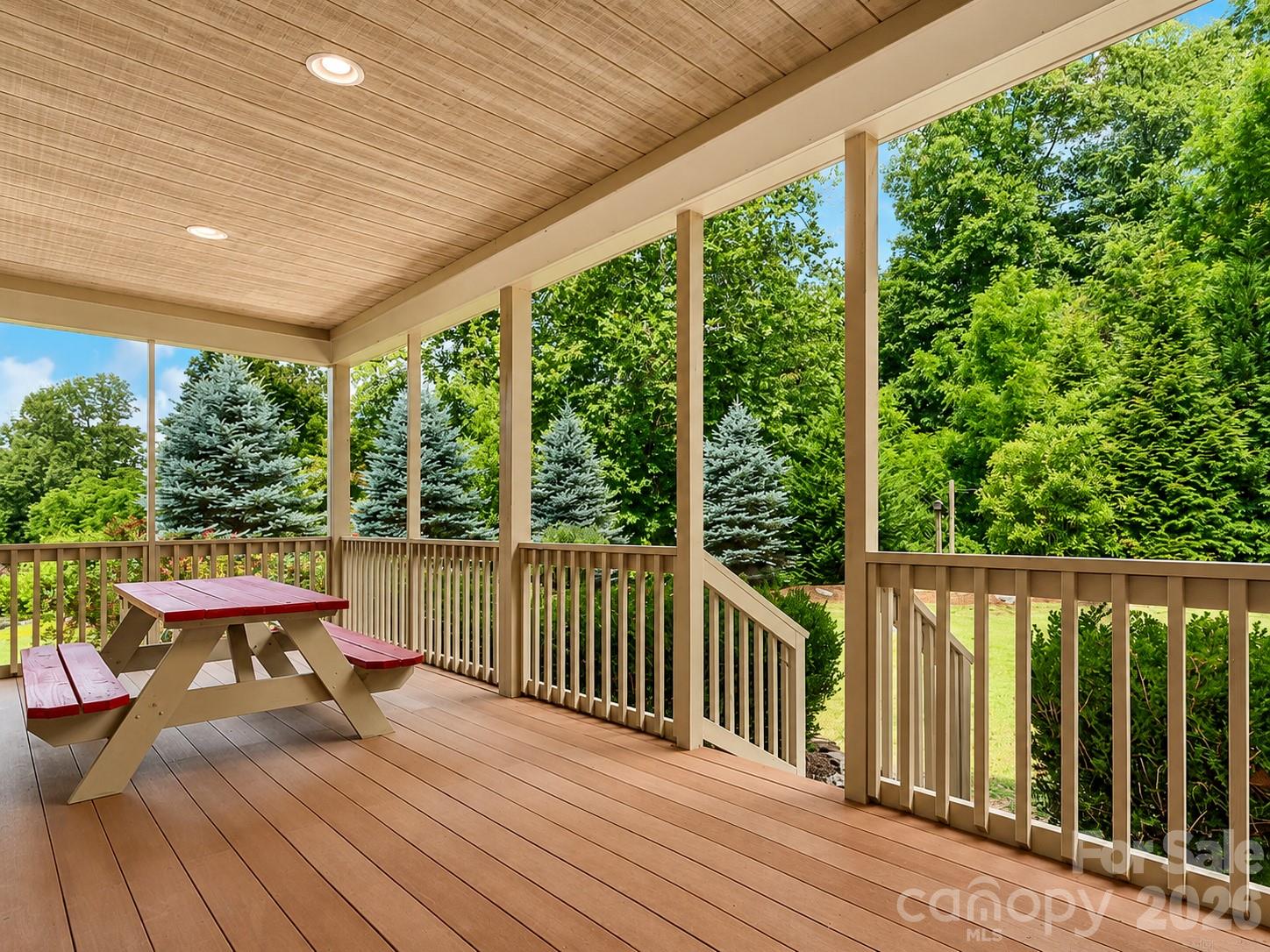 122 Twin Courts Drive Property Photo 10