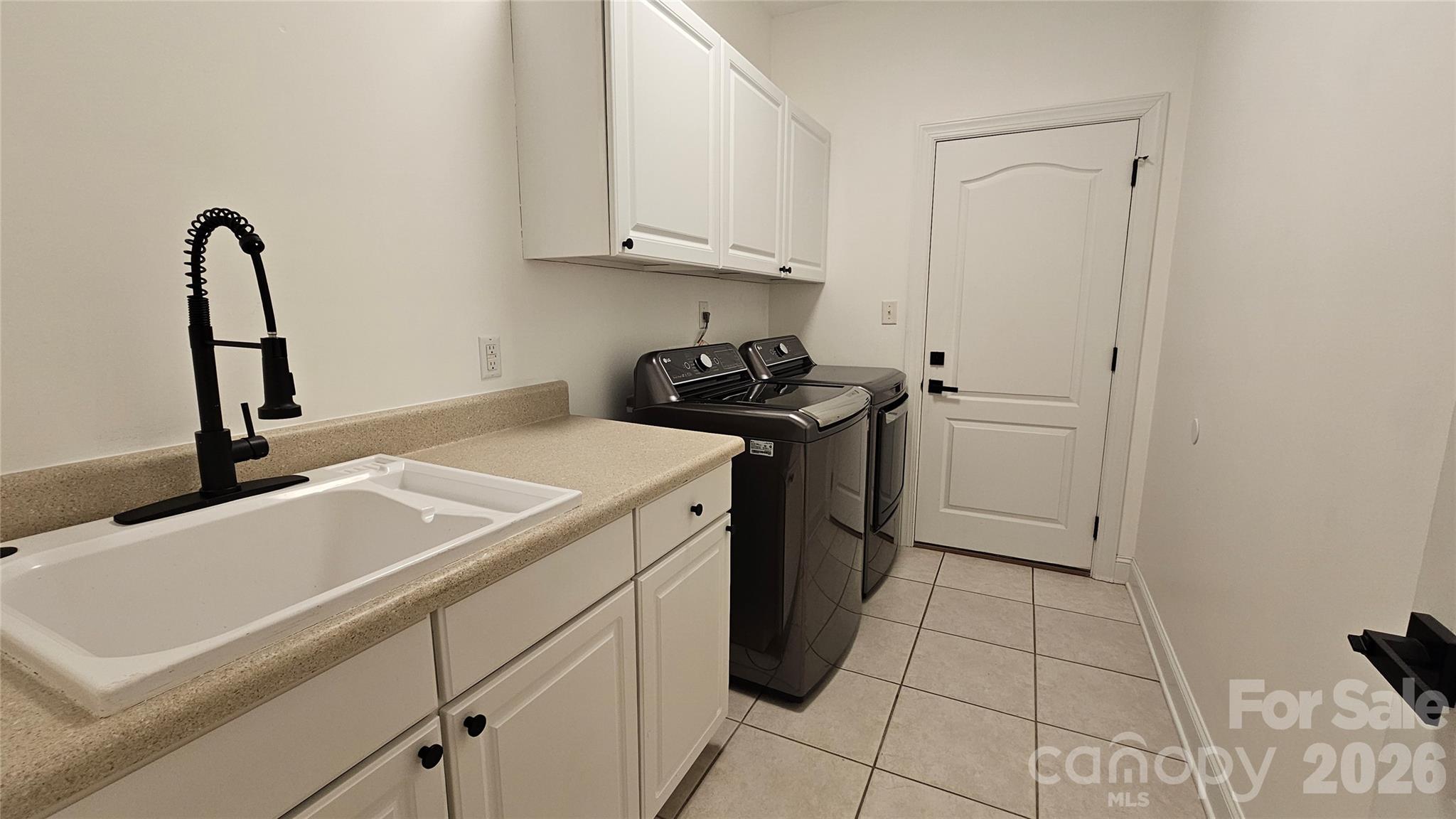 122 Twin Courts Drive Property Photo 14