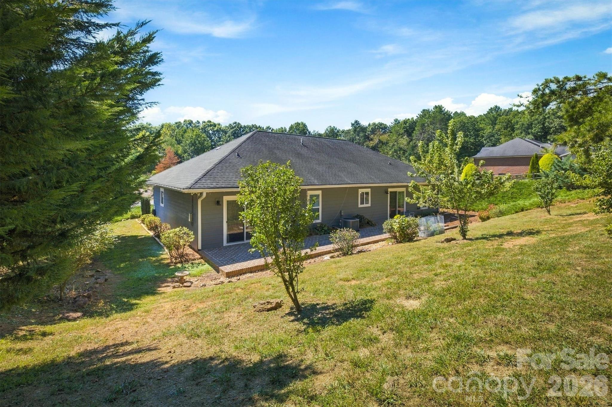 329 Springwood Drive Property Photo 5