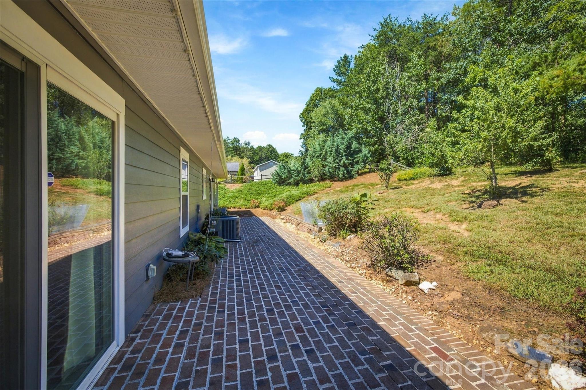 329 Springwood Drive Property Photo 8