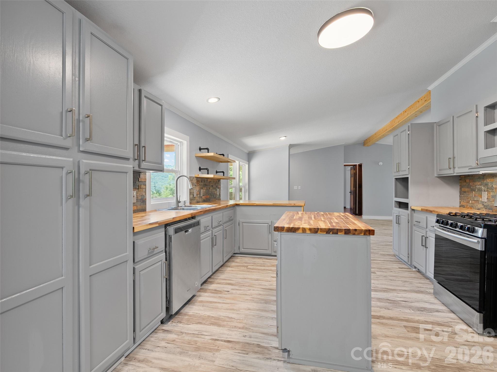 26 Lancelot Loop Property Photo 14