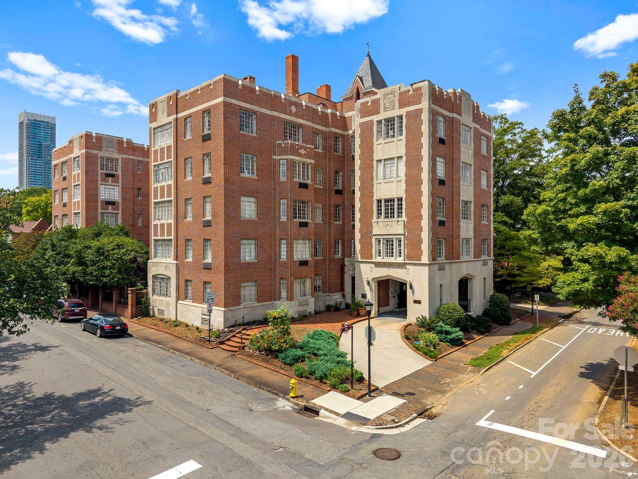 301 W 10th Street 407