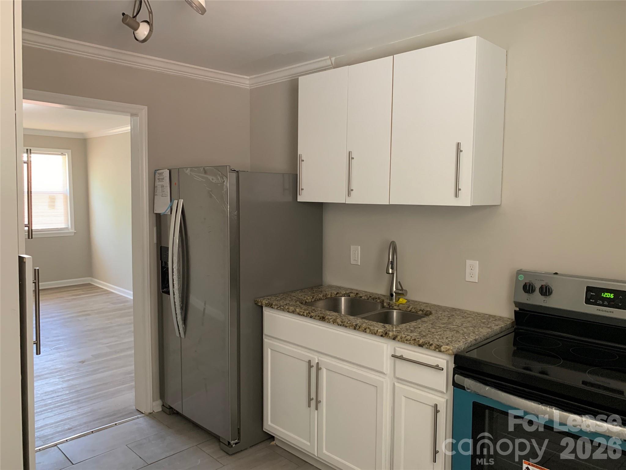 2717 Columbus Circle Property Photo 3