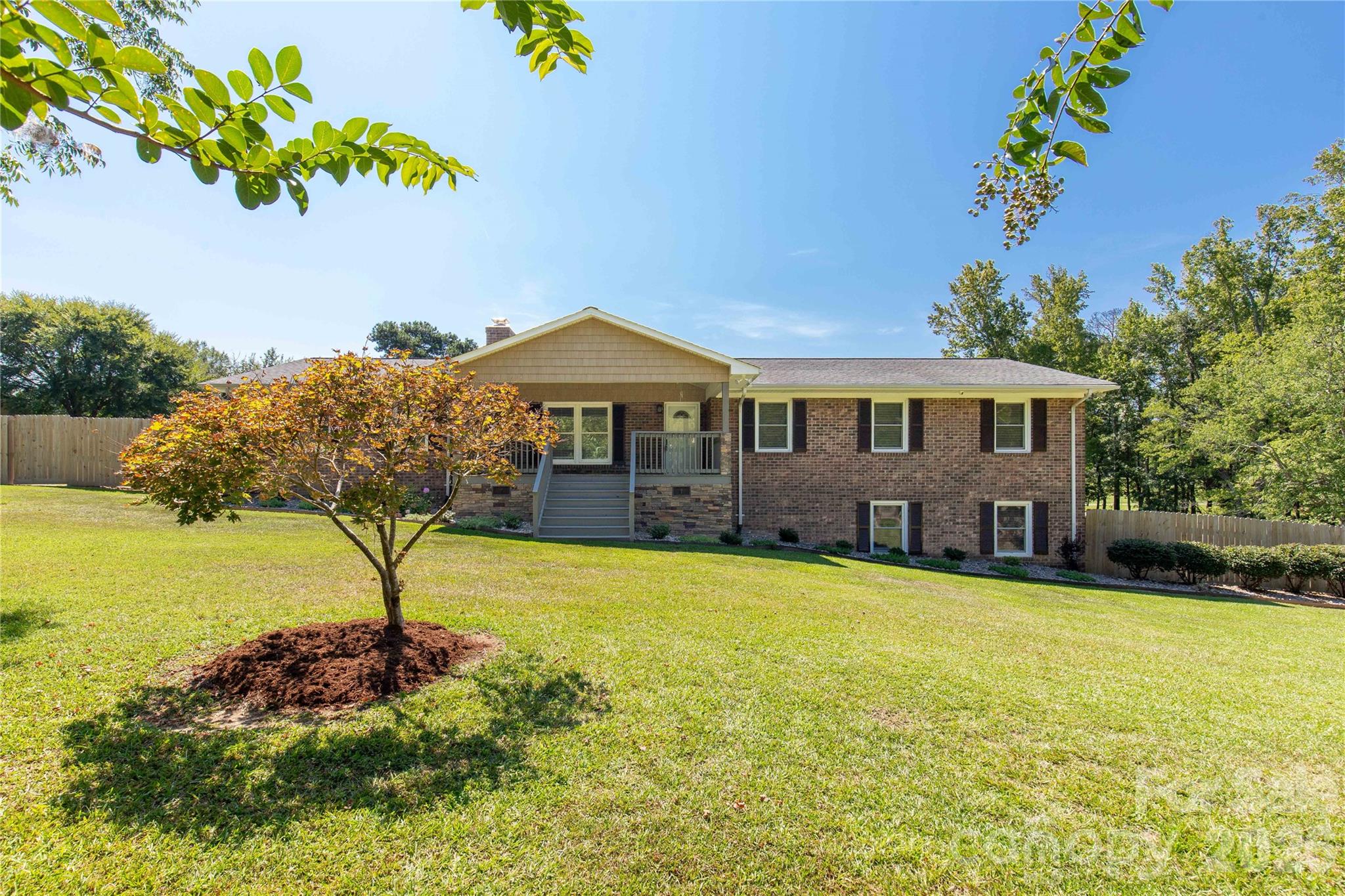 613 W Doc Garris Road Property Photo 1