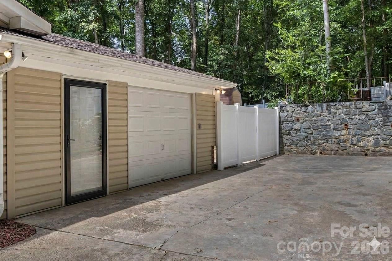 3545 N Lakeshore Drive Property Photo 28